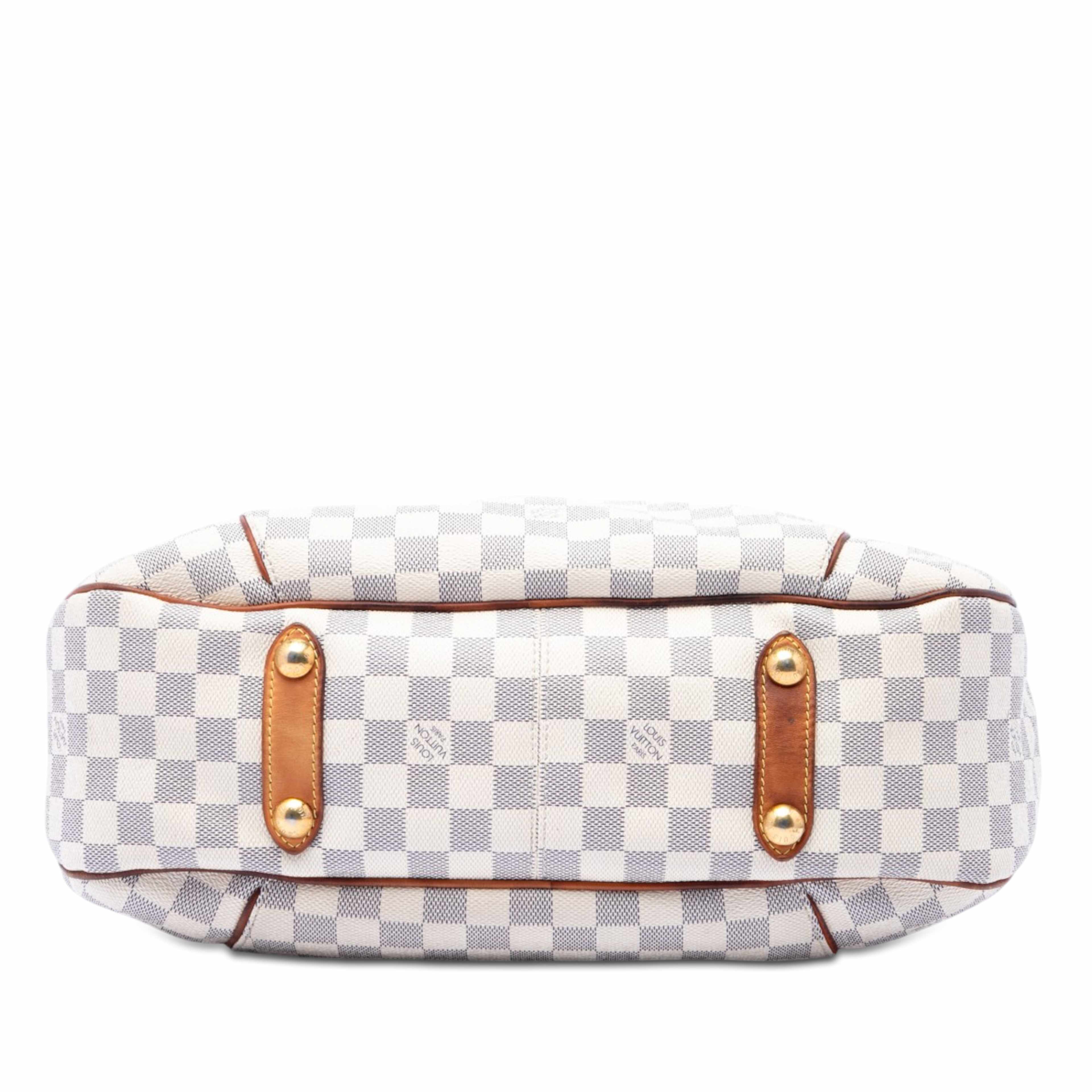Louis Vuitton Damier Azur Galliera Pm, från Luxclusif, i färgen white. Klicka för att öppna bilden i stort format