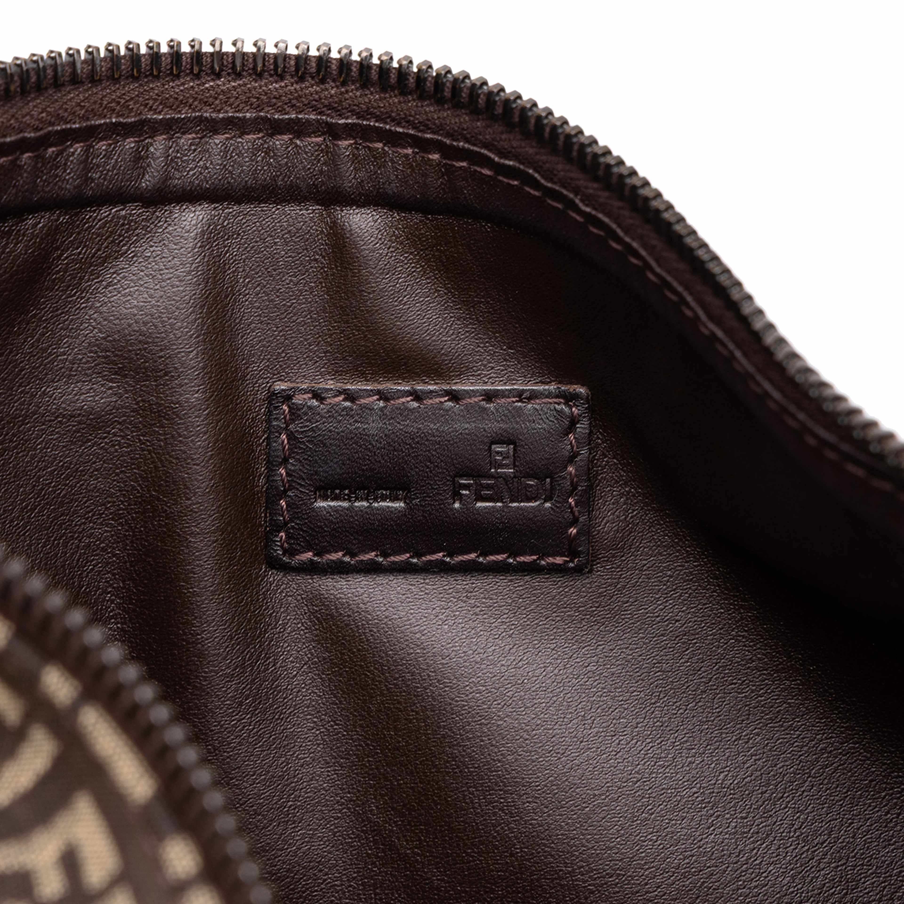Fendi Zucchino Canvas Handbag, från Luxclusif, i färgen brun. Klicka för att öppna bilden i stort format