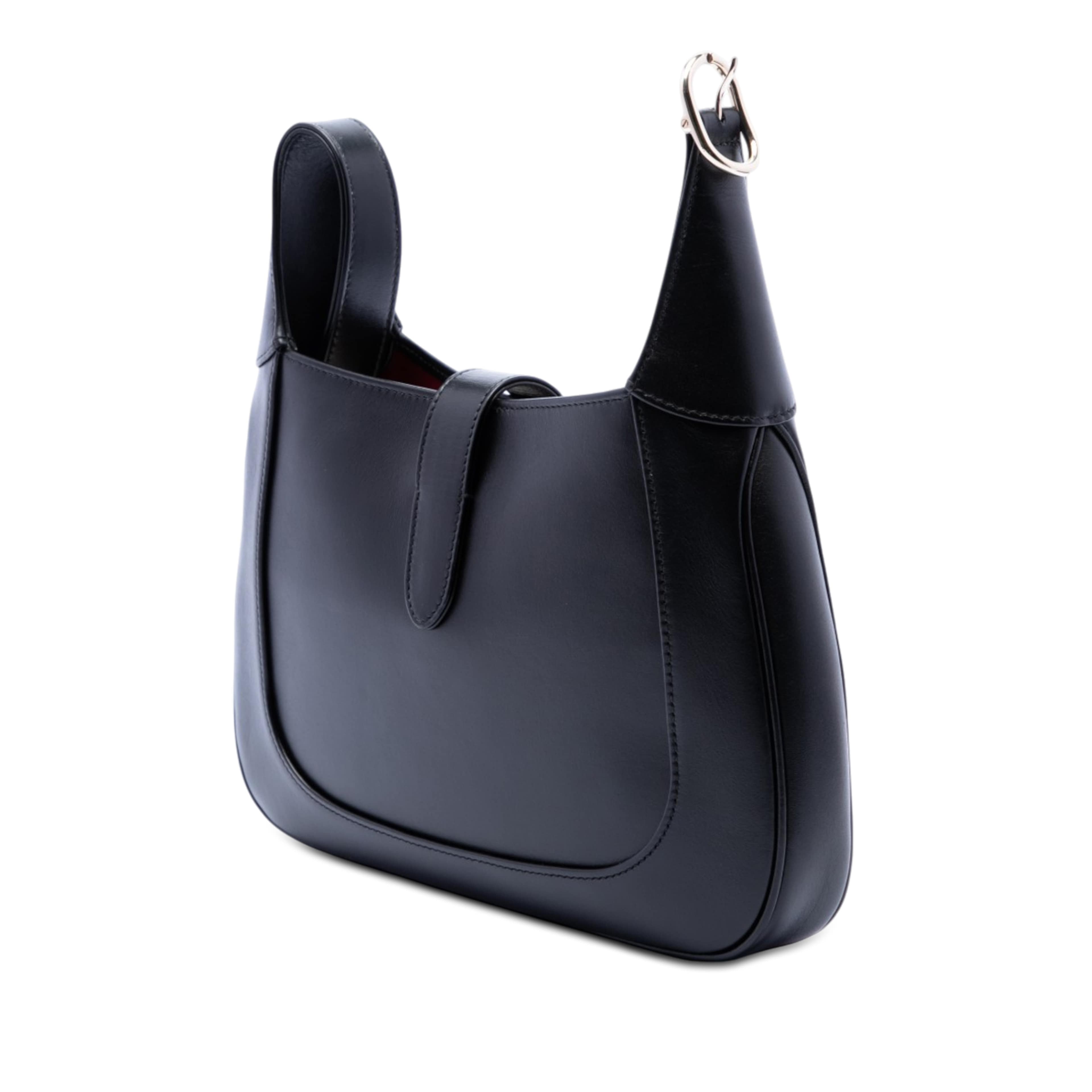 Gucci Small Calfskin Web Jackie 1961 Crossbody, från Luxclusif, i färgen svart. Klicka för att öppna bilden i stort format