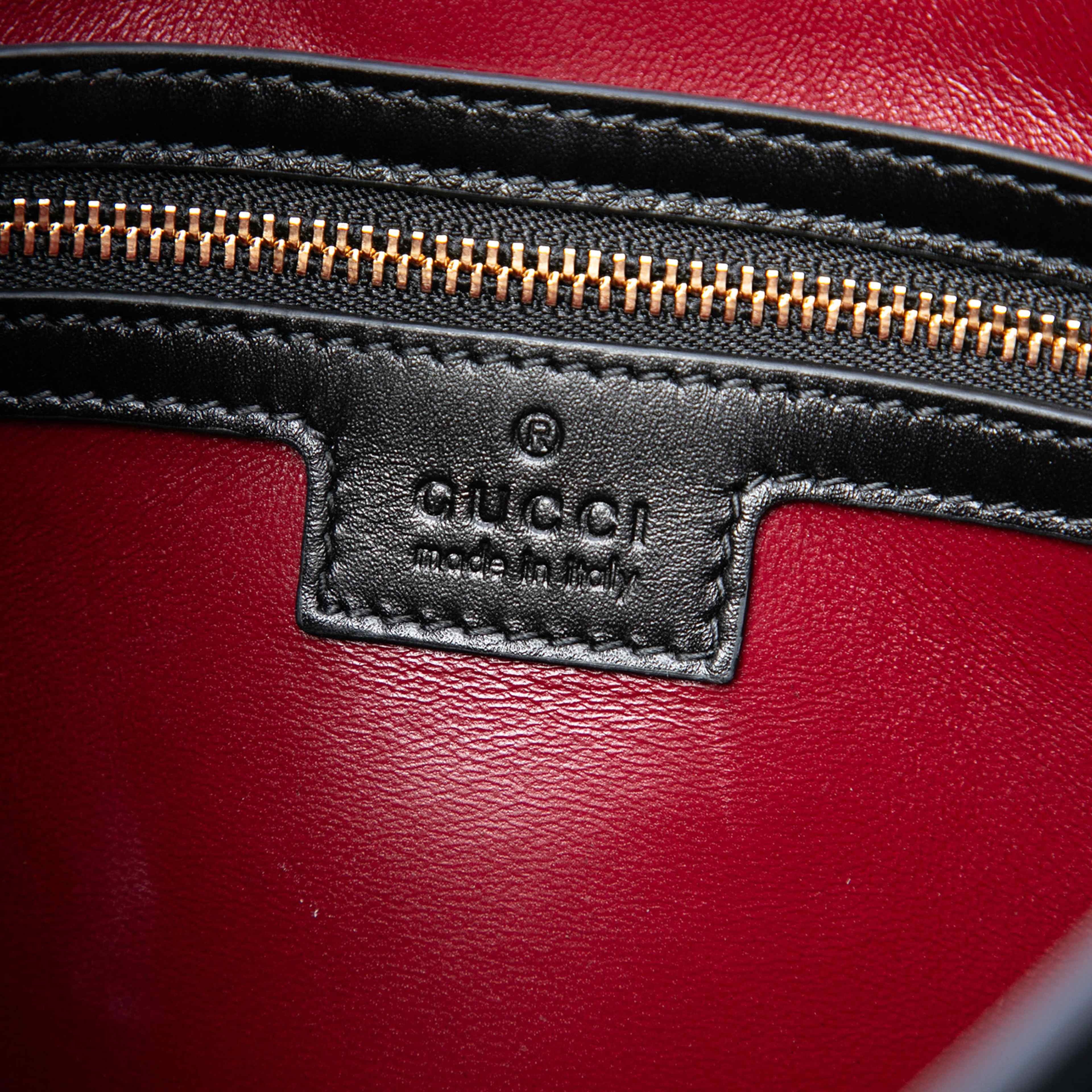 Gucci Small Calfskin Web Jackie 1961 Crossbody, från Luxclusif, i färgen black. Klicka för att öppna bilden i stort format