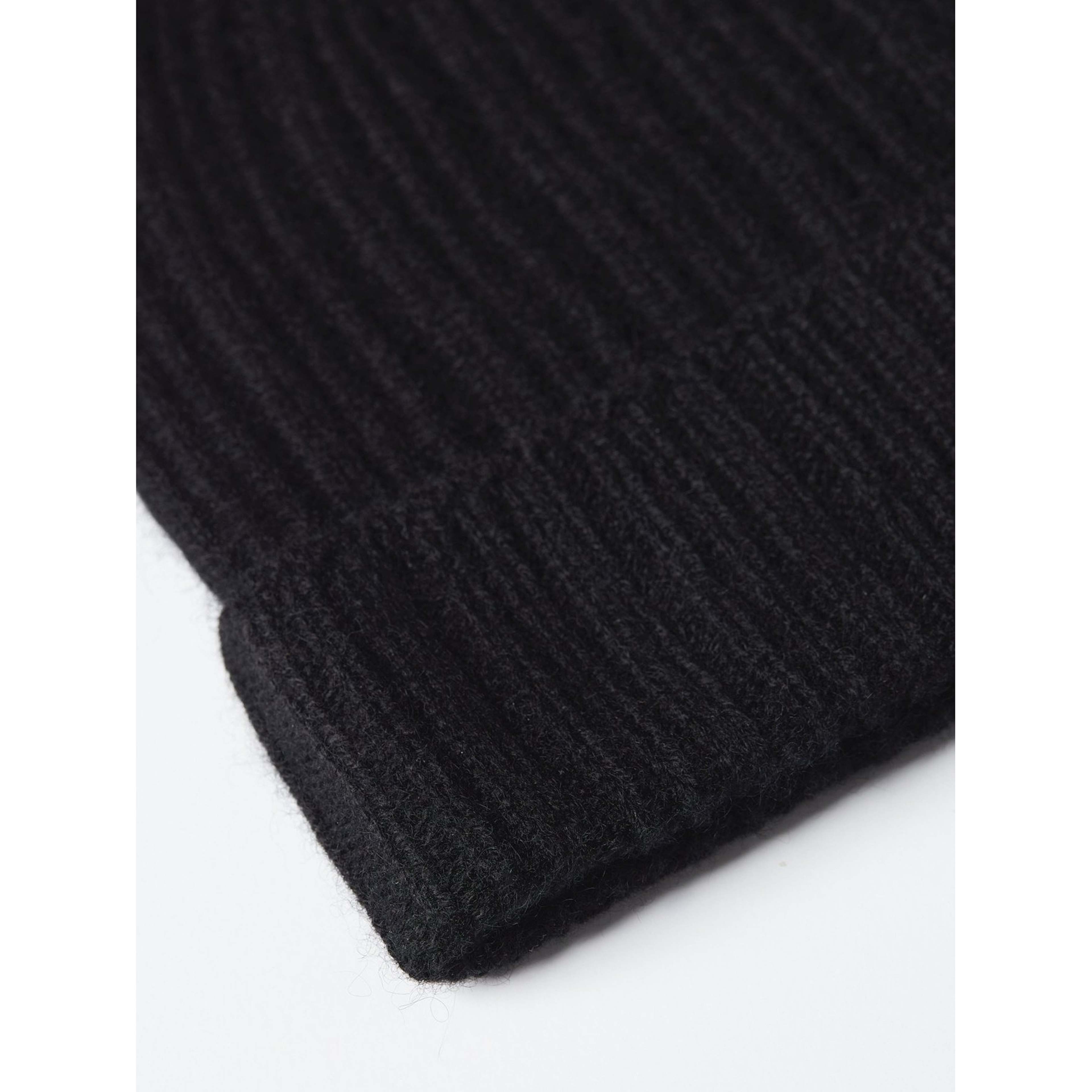 Cashmere Beanie, från John Henric, i färgen black. Klicka för att öppna bilden i stort format