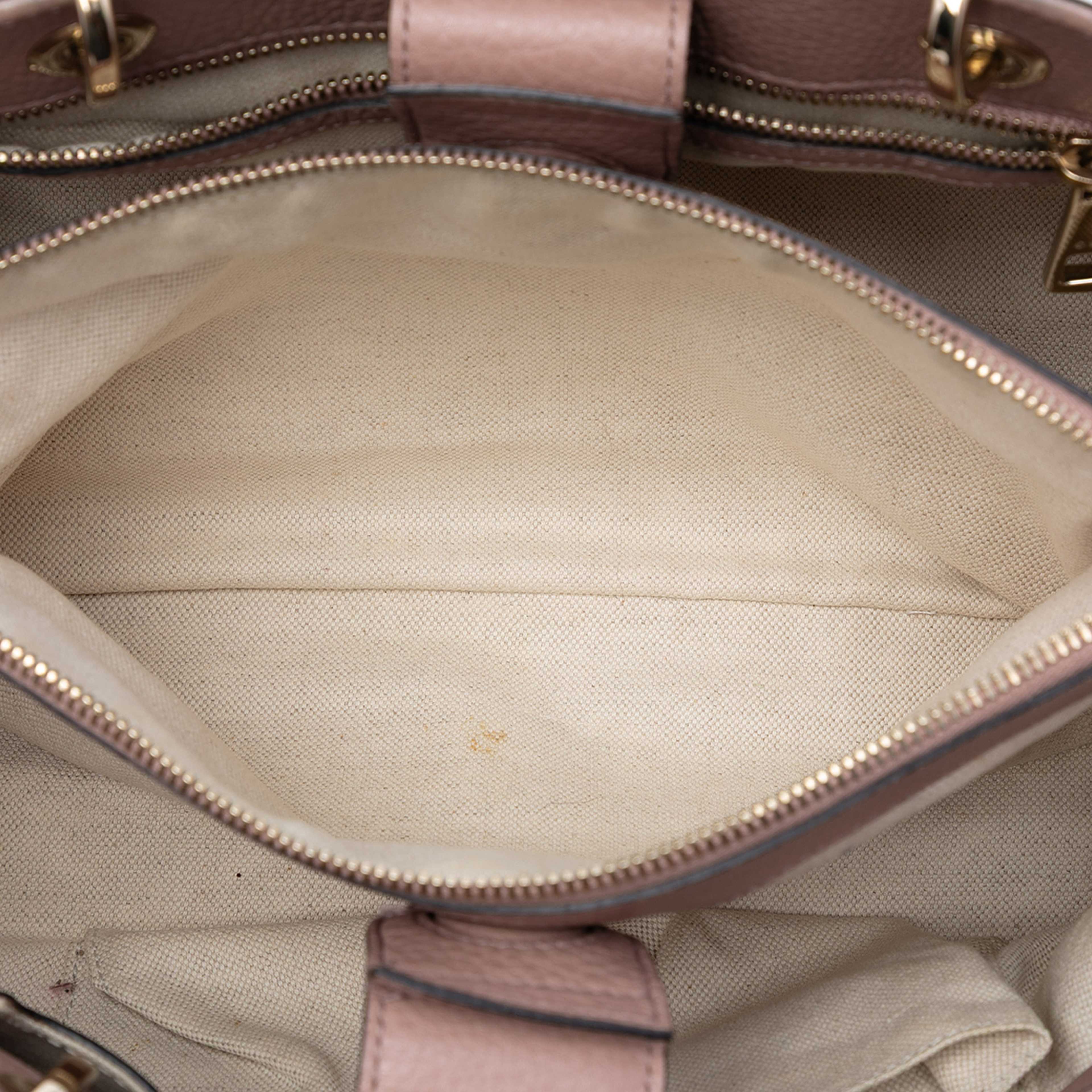 Gucci Medium Calfskin Bamboo Shopper Satchel, från Luxclusif, i färgen light pink. Klicka för att öppna bilden i stort format