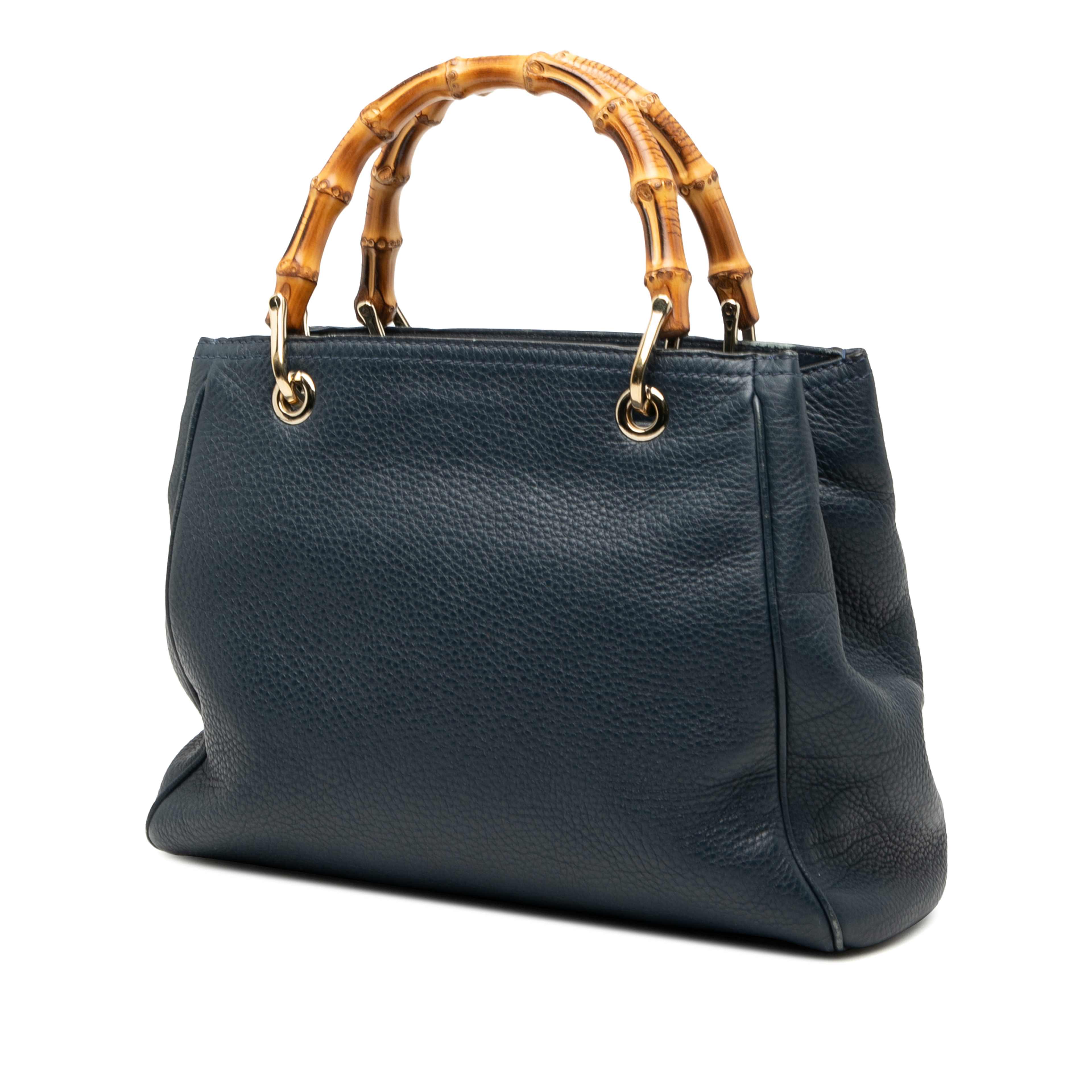 Gucci Small Calfskin Bamboo Shopper Satchel, från Luxclusif, i färgen navy. Klicka för att öppna bilden i stort format