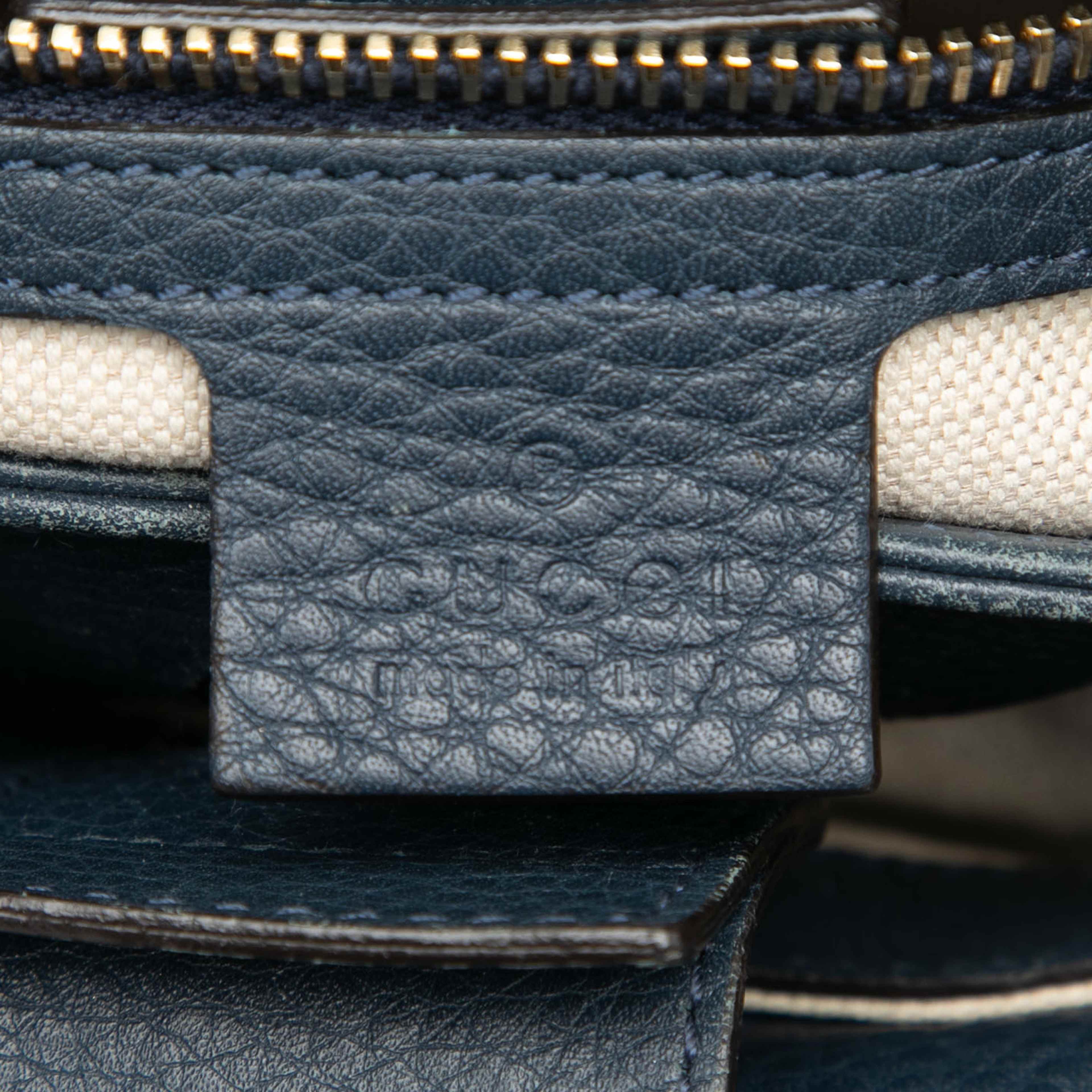 Gucci Small Calfskin Bamboo Shopper Satchel, från Luxclusif, i färgen navy. Klicka för att öppna bilden i stort format