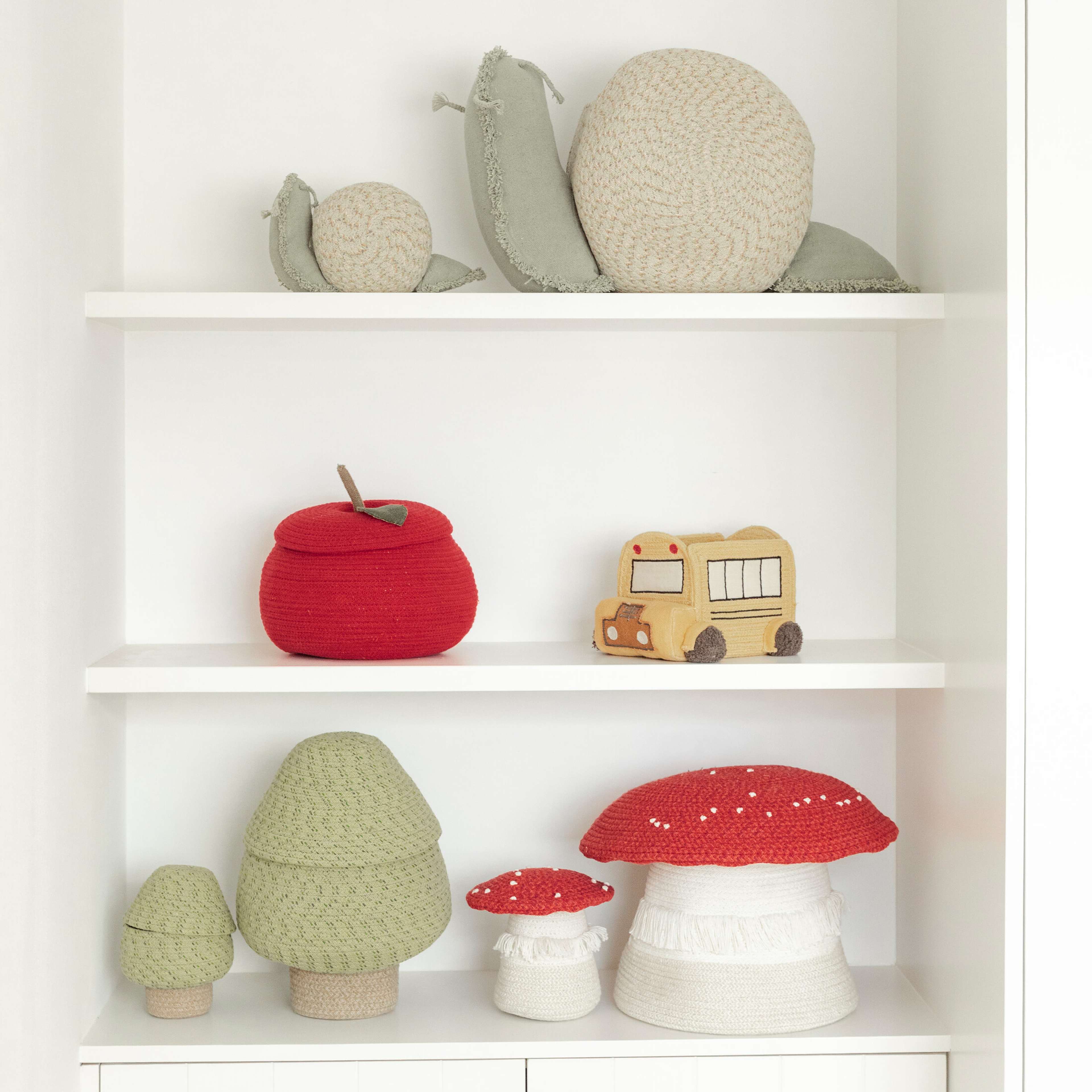 Korgsvamp, från LORENA CANALS, i färgen röd, ny terrakotta, aubergine, vintageröd. Klicka för att öppna bilden i stort format