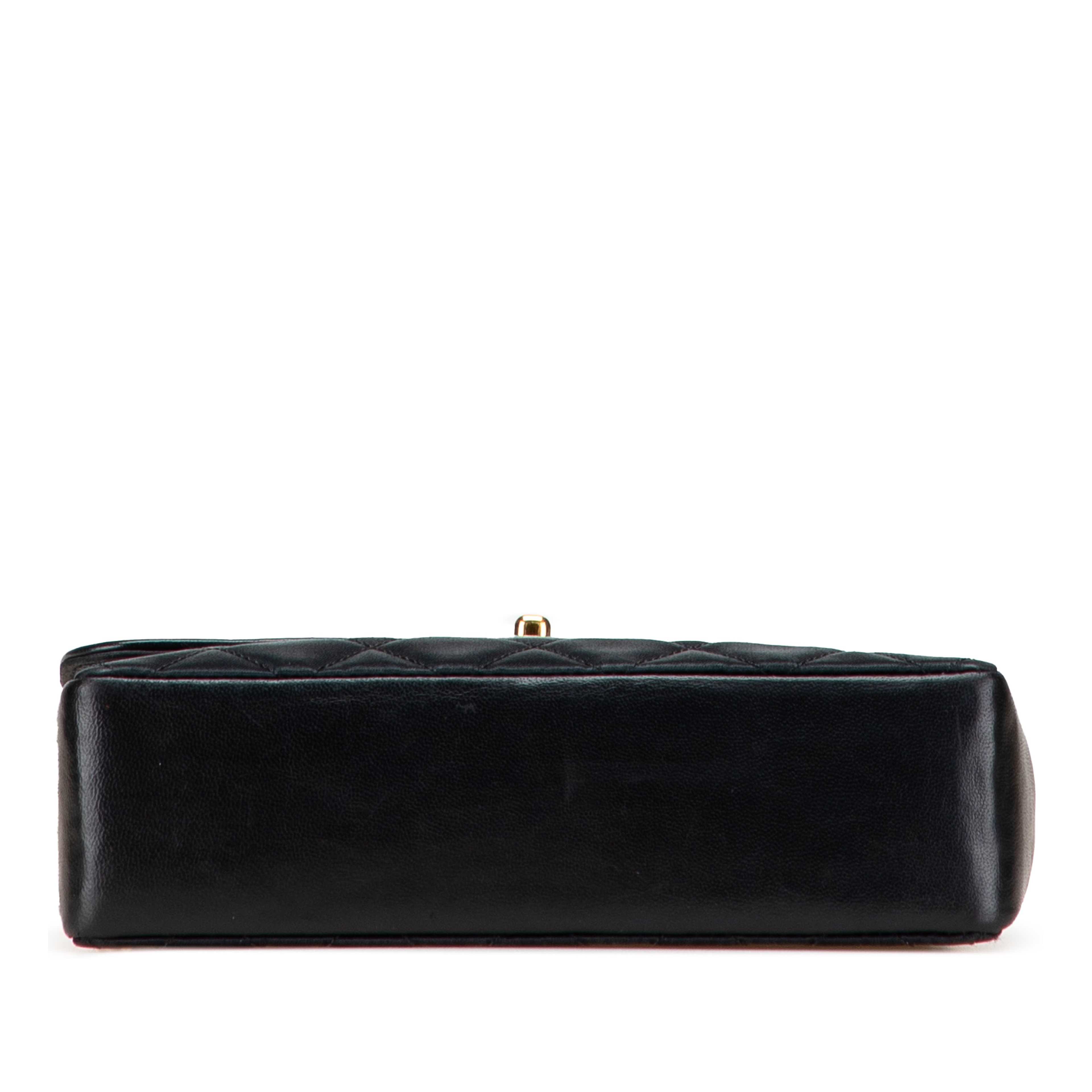 Chanel Cc Quilted Satin Bijoux Chain Single Flap, från Luxclusif, i färgen svart. Klicka för att öppna bilden i stort format