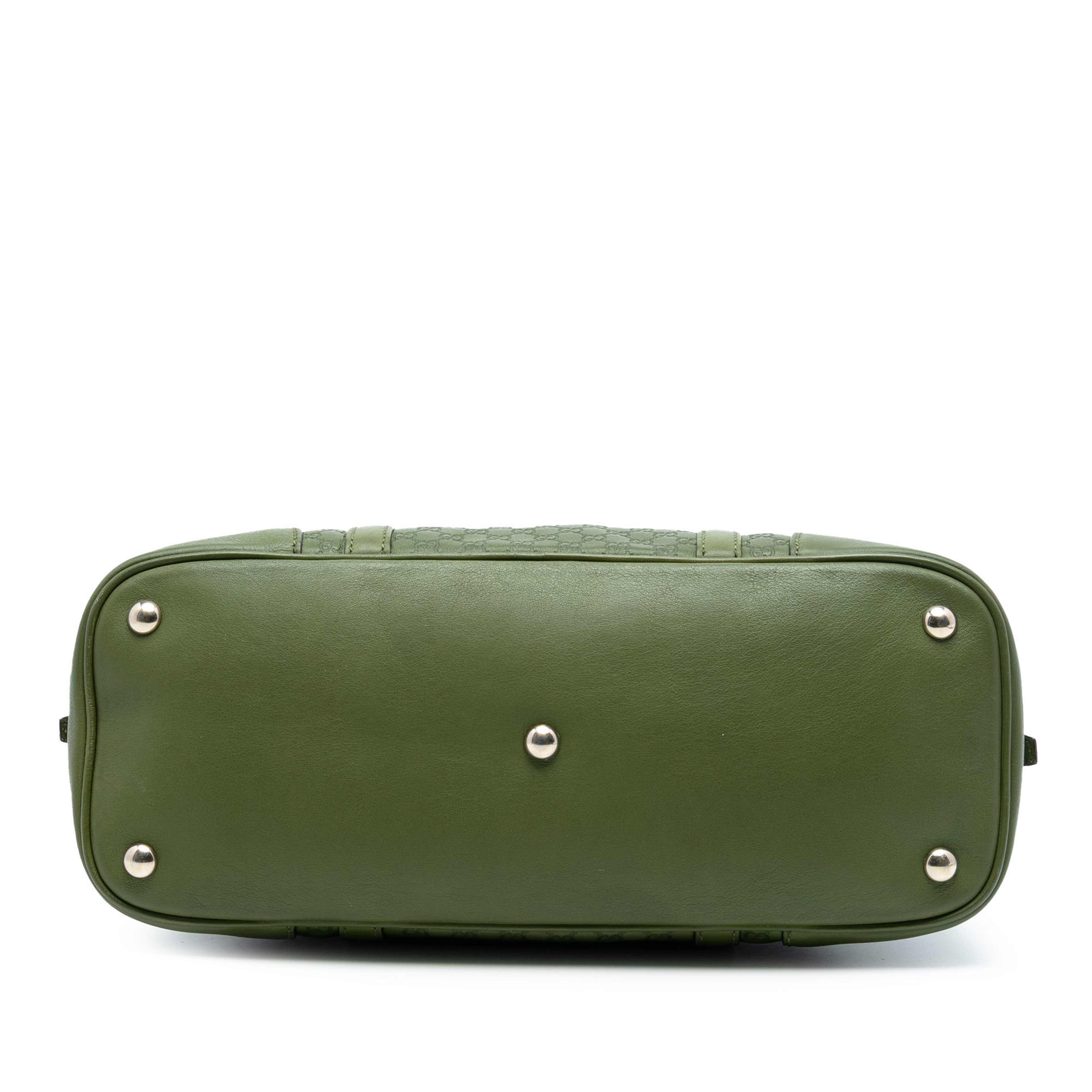 Gucci Small Microguccissima Nice Dome Satchel, från Luxclusif, i färgen grön. Klicka för att öppna bilden i stort format