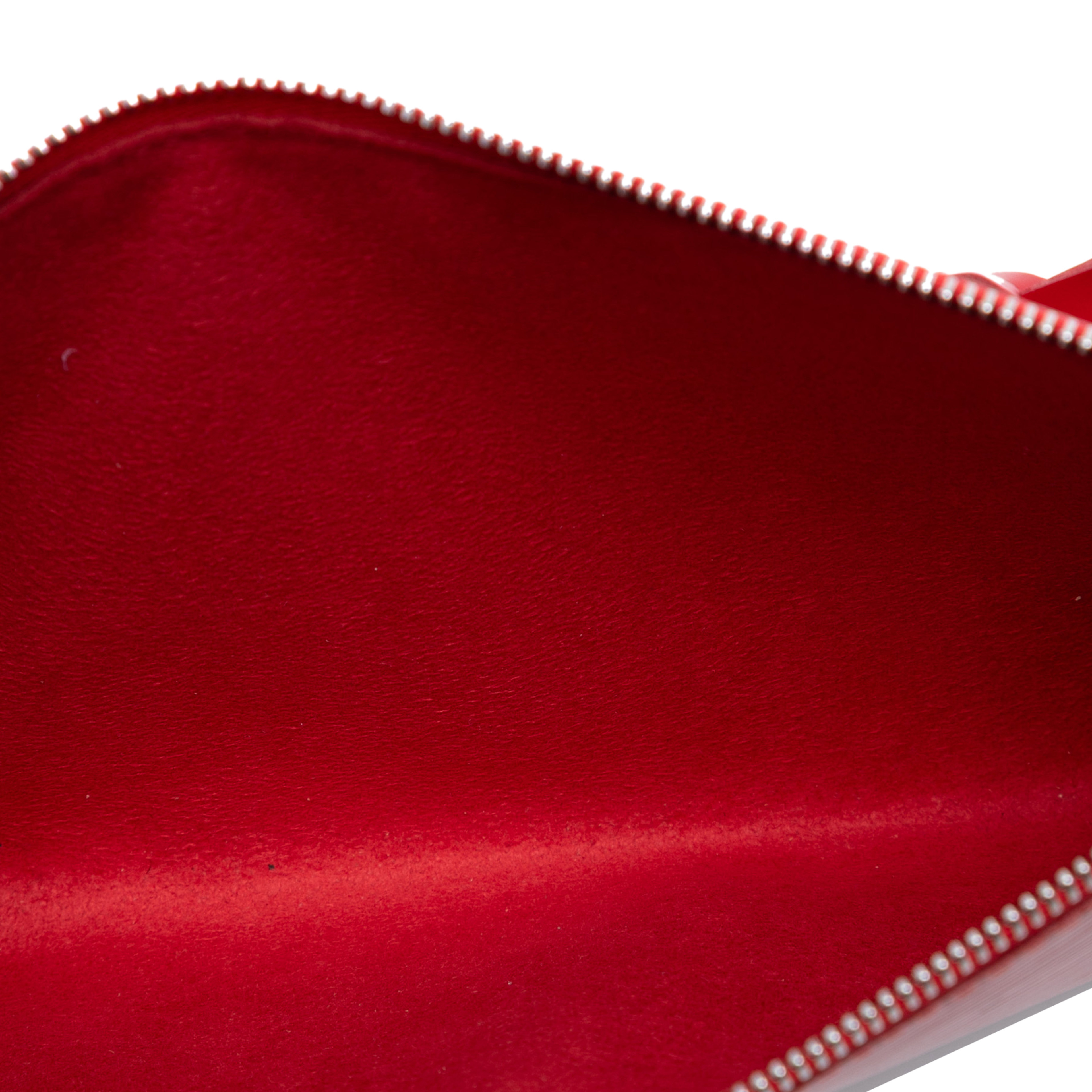 Louis Vuitton Epi Pochette Accessoires, från Luxclusif, i färgen red. Klicka för att öppna bilden i stort format