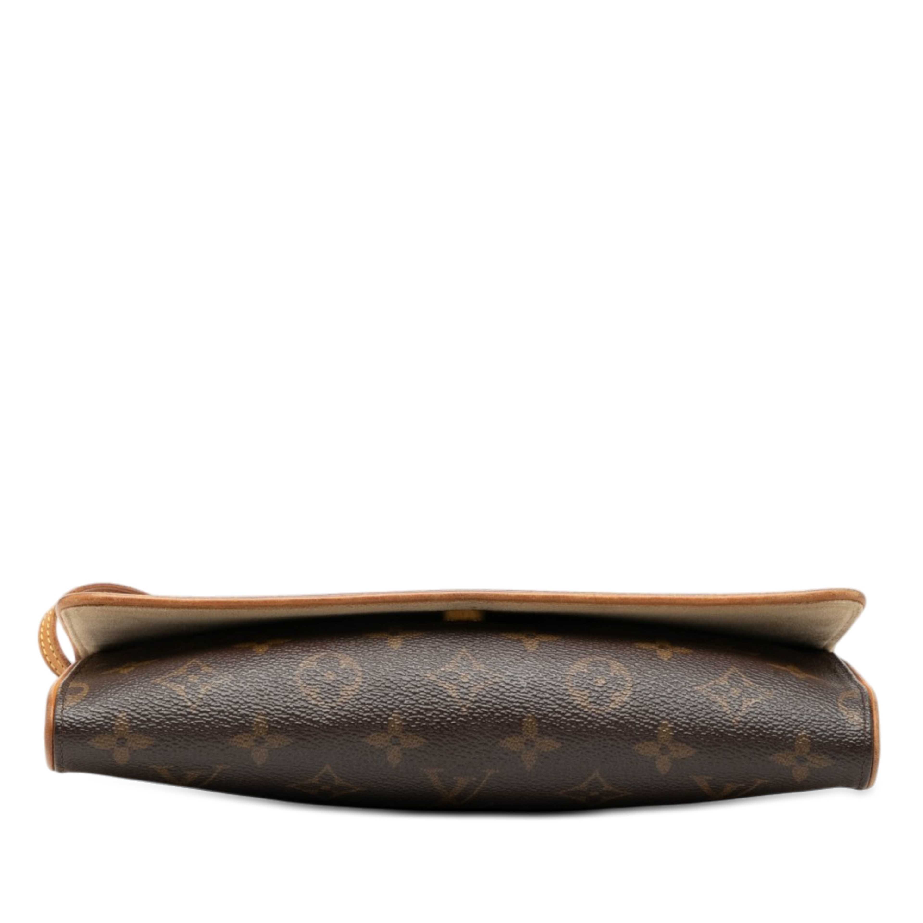 Louis Vuitton Monogram Pochette Twin Gm, från Luxclusif, i färgen brown. Klicka för att öppna bilden i stort format