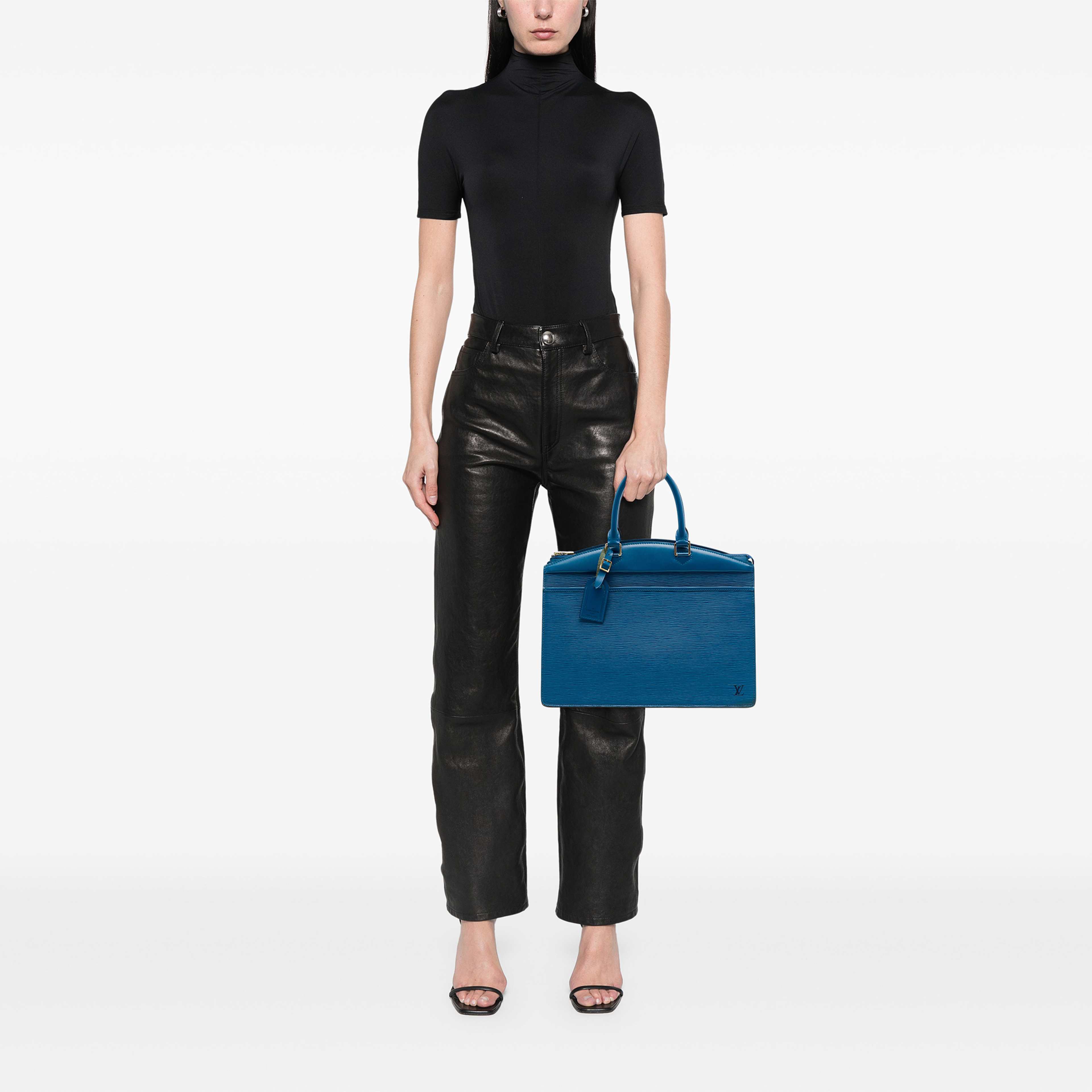 Louis Vuitton Epi Riviera, från Luxclusif, i färgen blå. Klicka för att öppna bilden i stort format