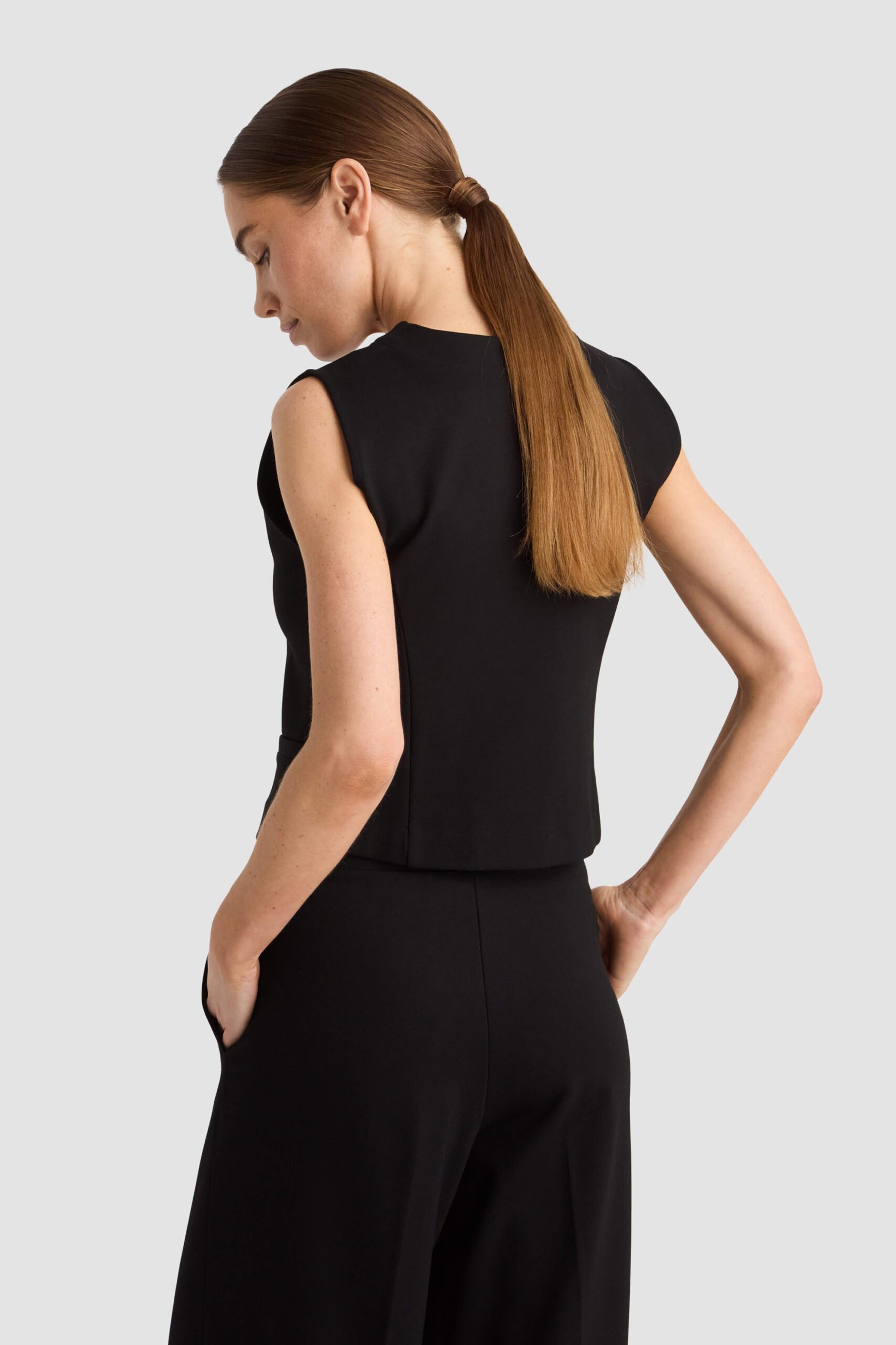 Courtney Vest - Black