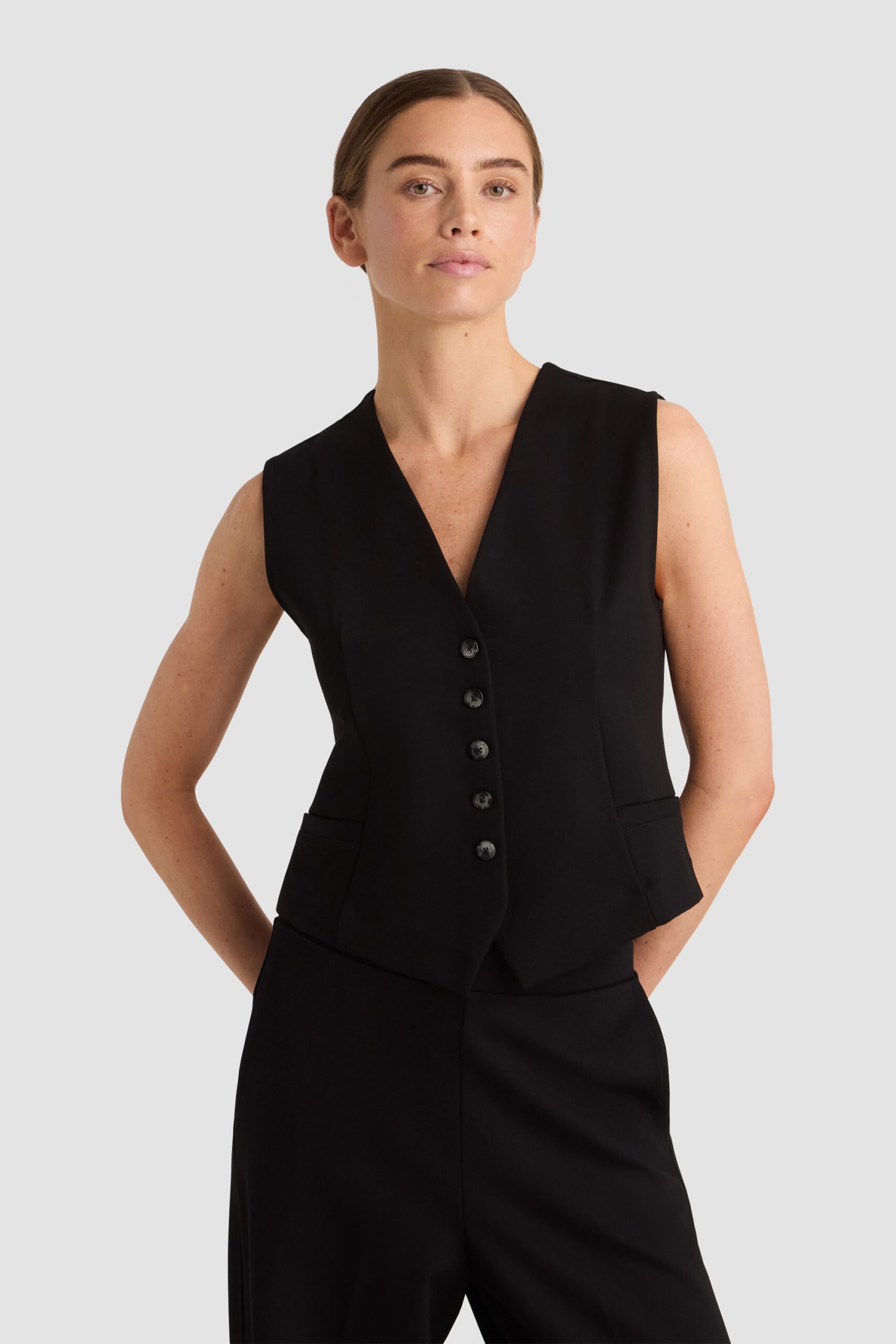 Courtney Vest - Black