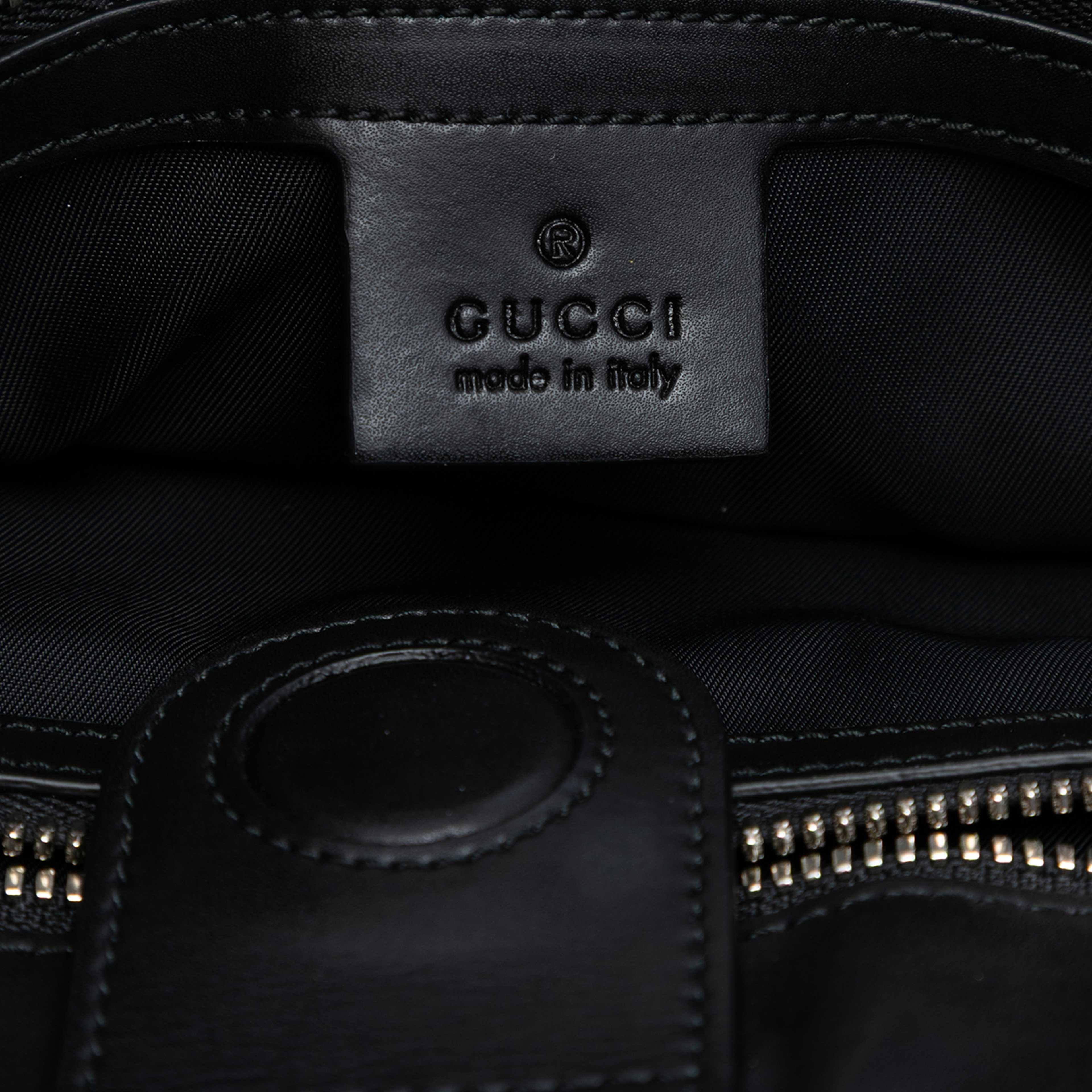 Gucci Gg Supreme Web Vertical Satchel, från Luxclusif, i färgen beige. Klicka för att öppna bilden i stort format