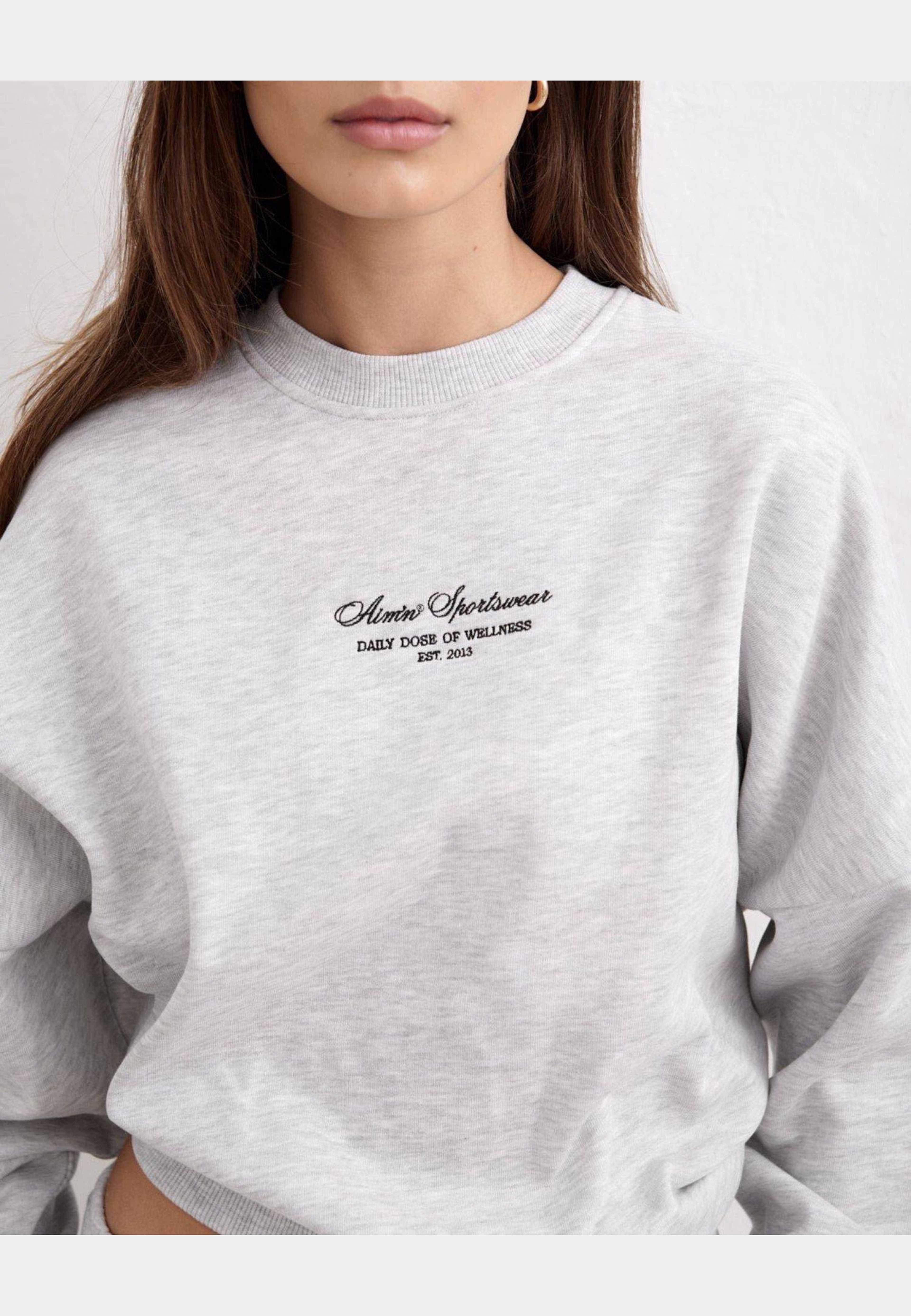 Script Sweatshirt, från aim'n, i färgen light grey melange. Klicka för att öppna bilden i stort format