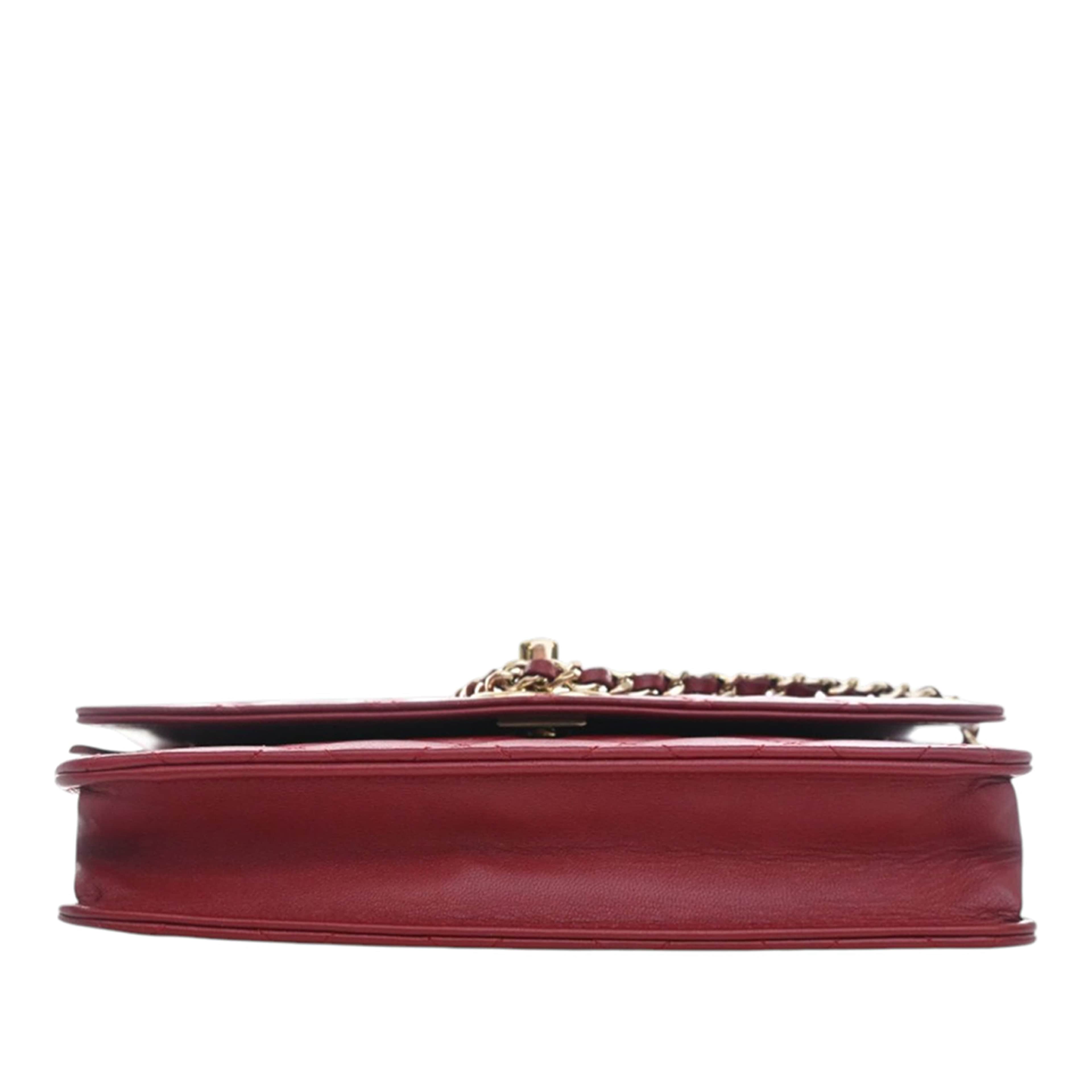 Chanel Quilted Lambskin Trendy Cc Wallet On Chain, från Luxclusif, i färgen red. Klicka för att öppna bilden i stort format