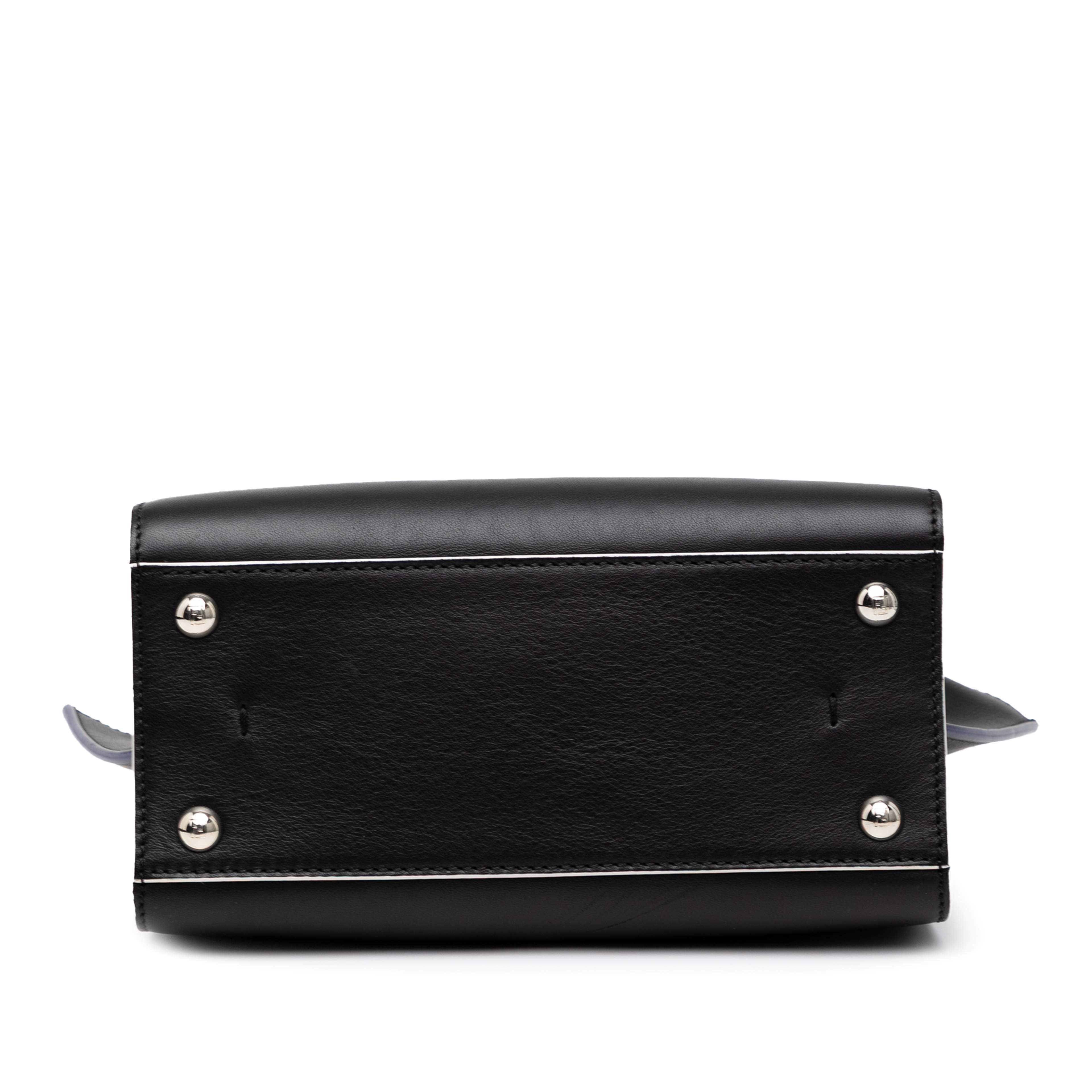 Fendi Mini Calfskin 3jours Satchel, från Luxclusif, i färgen black. Klicka för att öppna bilden i stort format