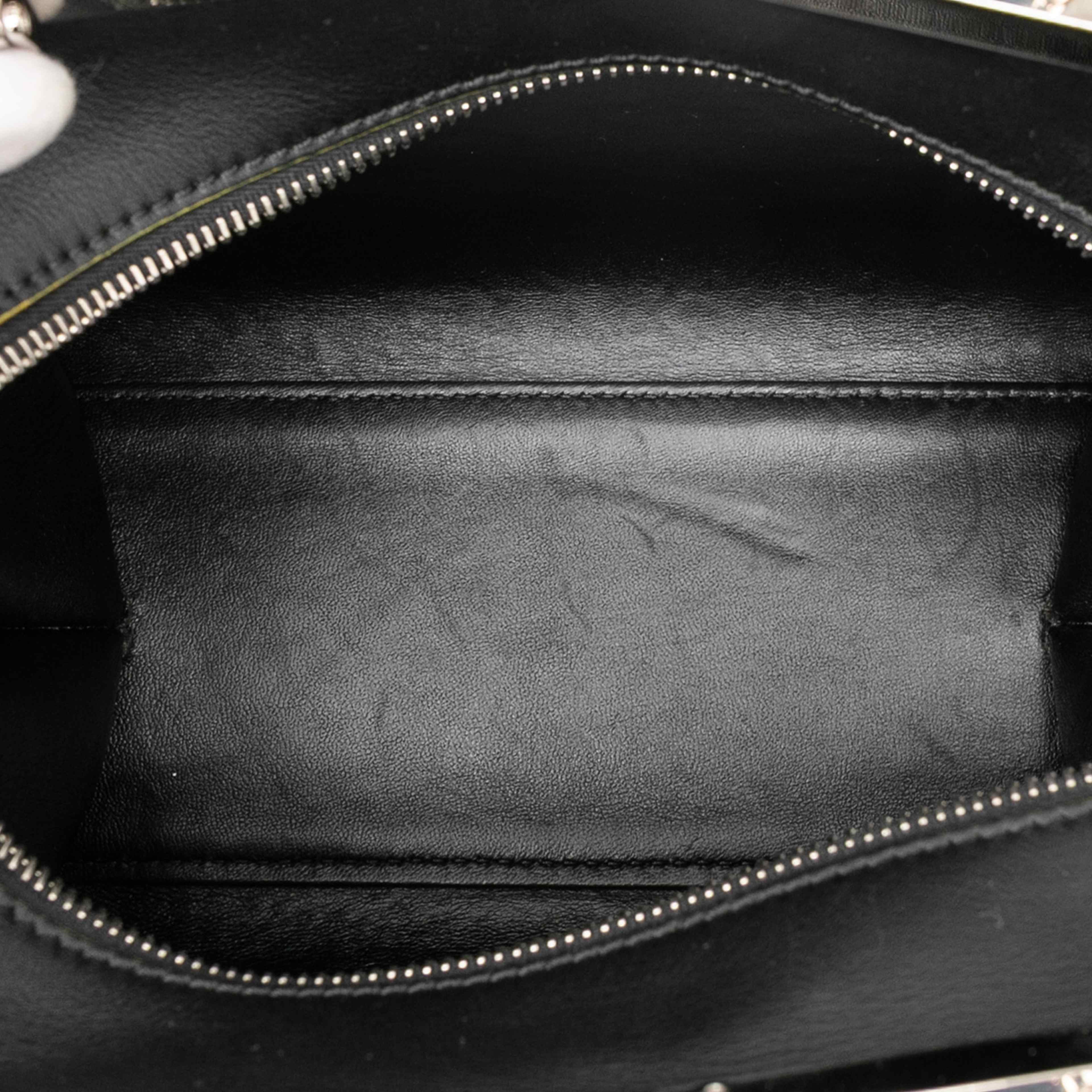 Fendi Mini Calfskin 3jours Satchel, från Luxclusif, i färgen black. Klicka för att öppna bilden i stort format