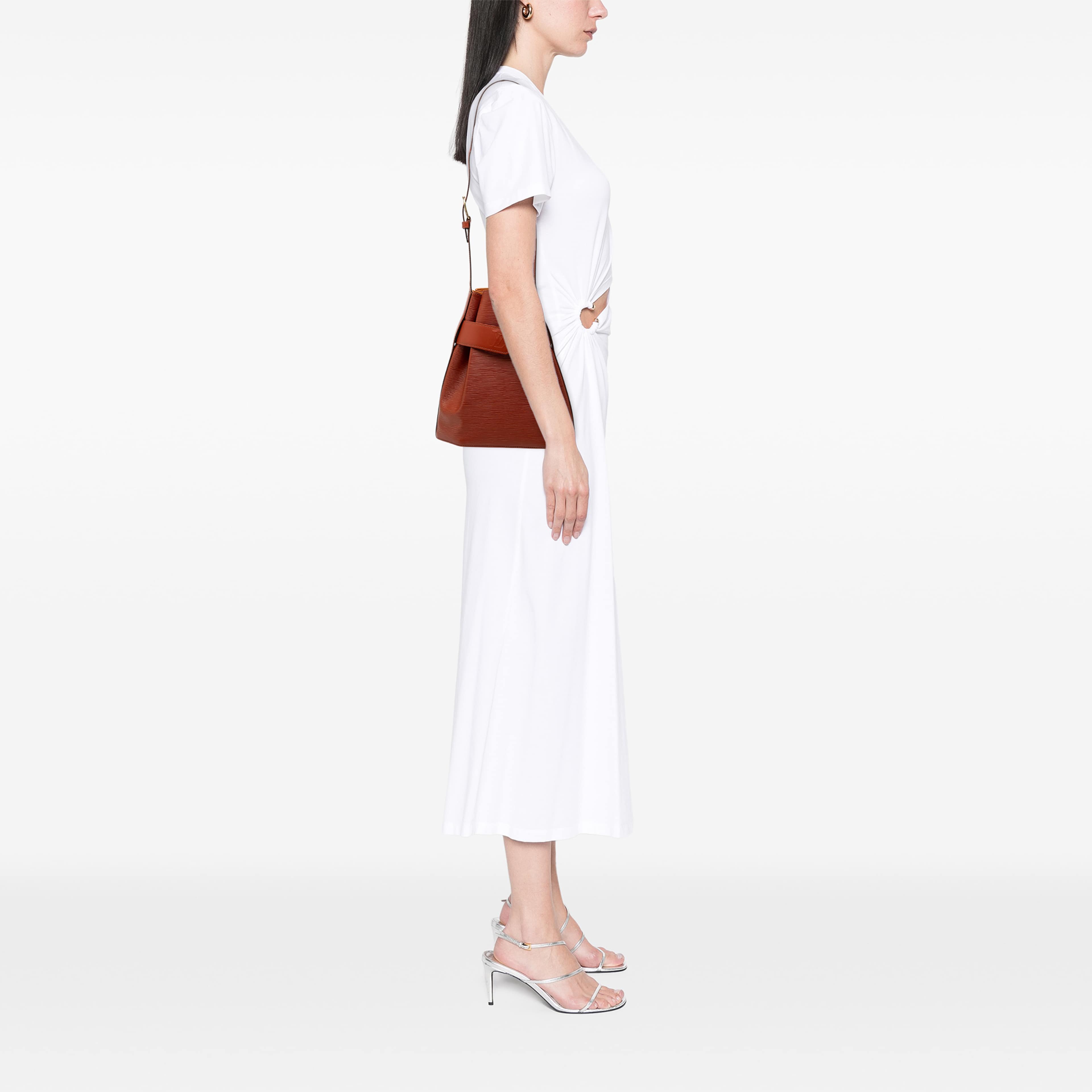 Louis Vuitton Epi Sac D Epaule Pm, från Luxclusif, i färgen brun. Klicka för att öppna bilden i stort format