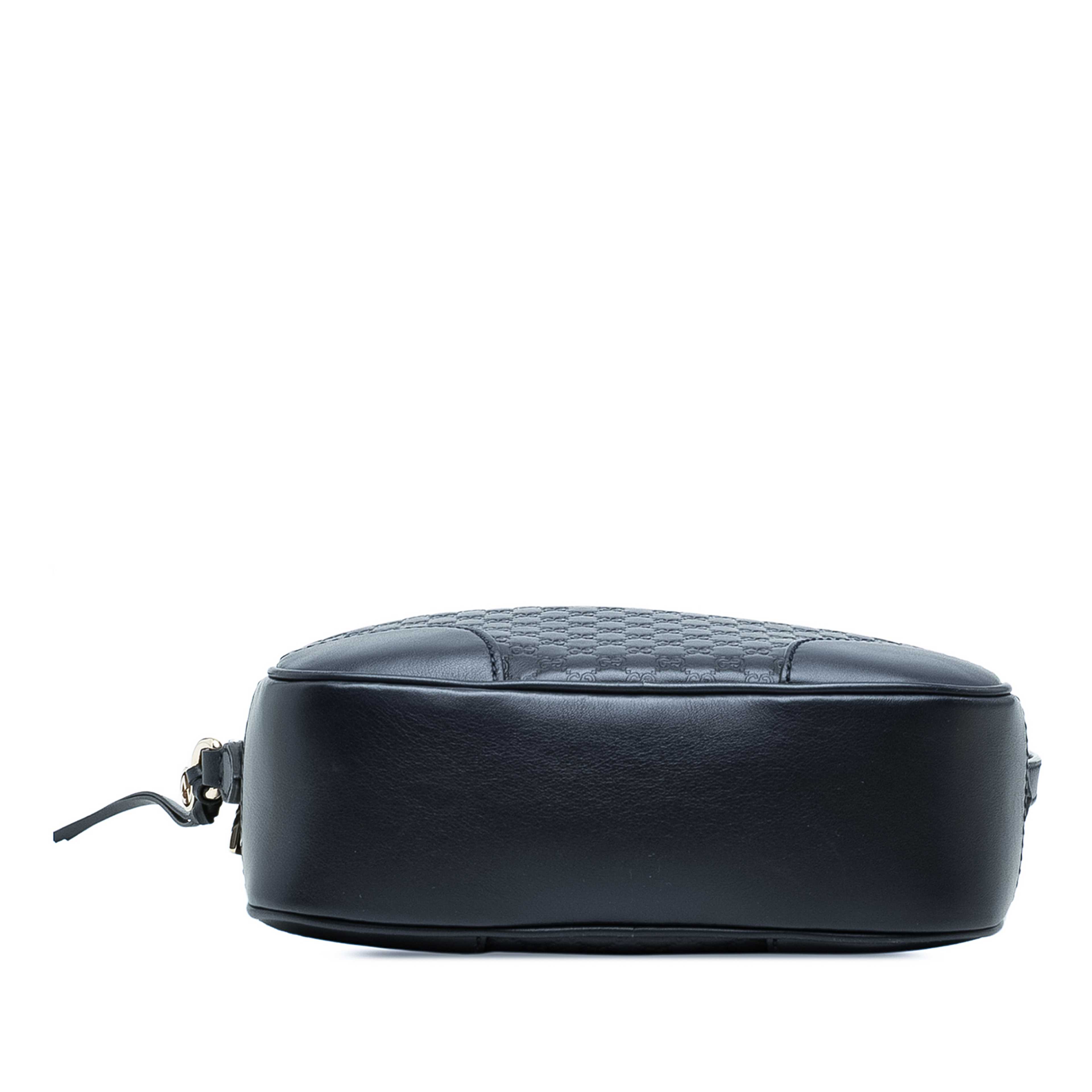 Gucci Microguccissima Bree Crossbody, från Luxclusif, i färgen blå. Klicka för att öppna bilden i stort format