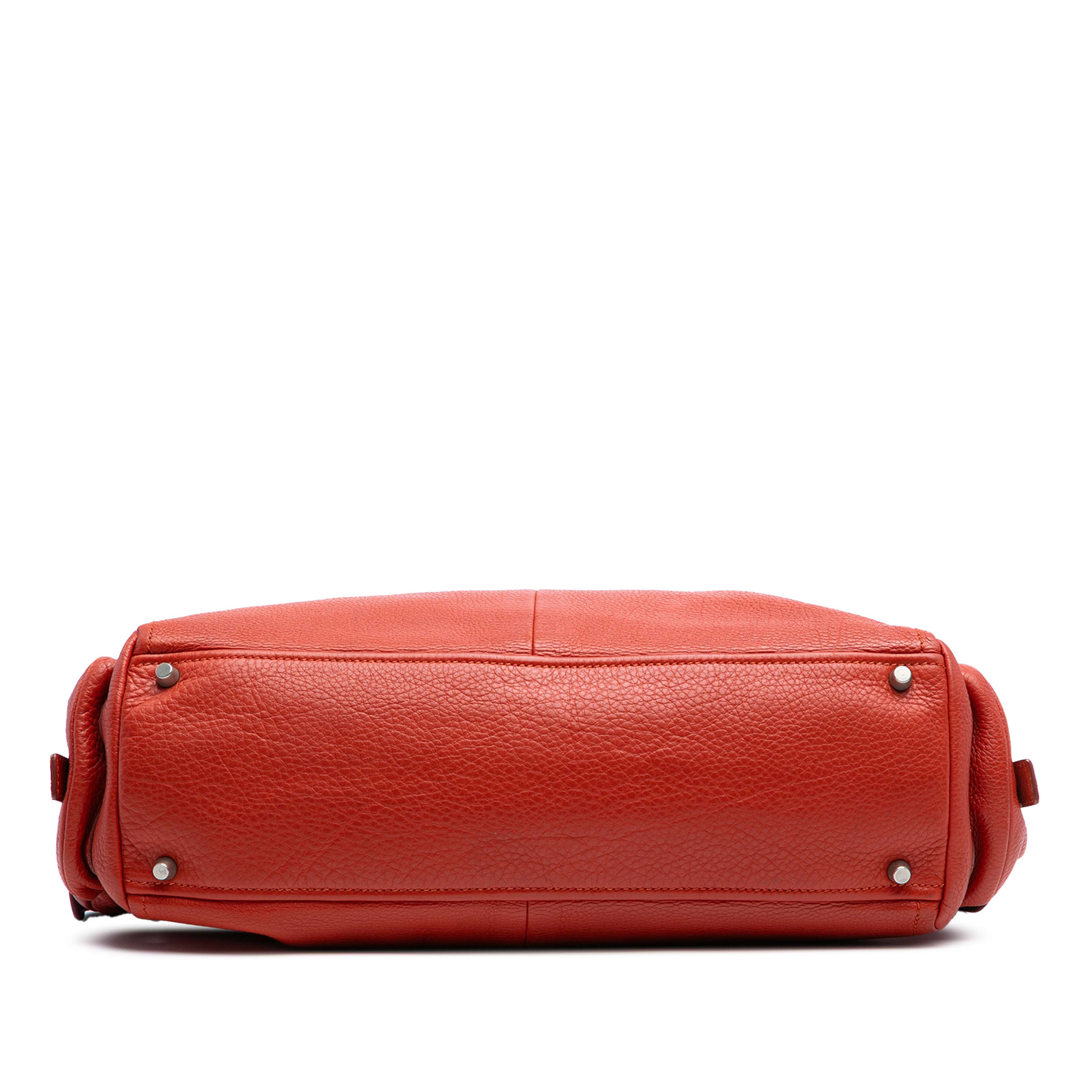 Prada Vitello Daino Side Pocket Tote, från Luxclusif, i färgen dark orange. Klicka för att öppna bilden i stort format