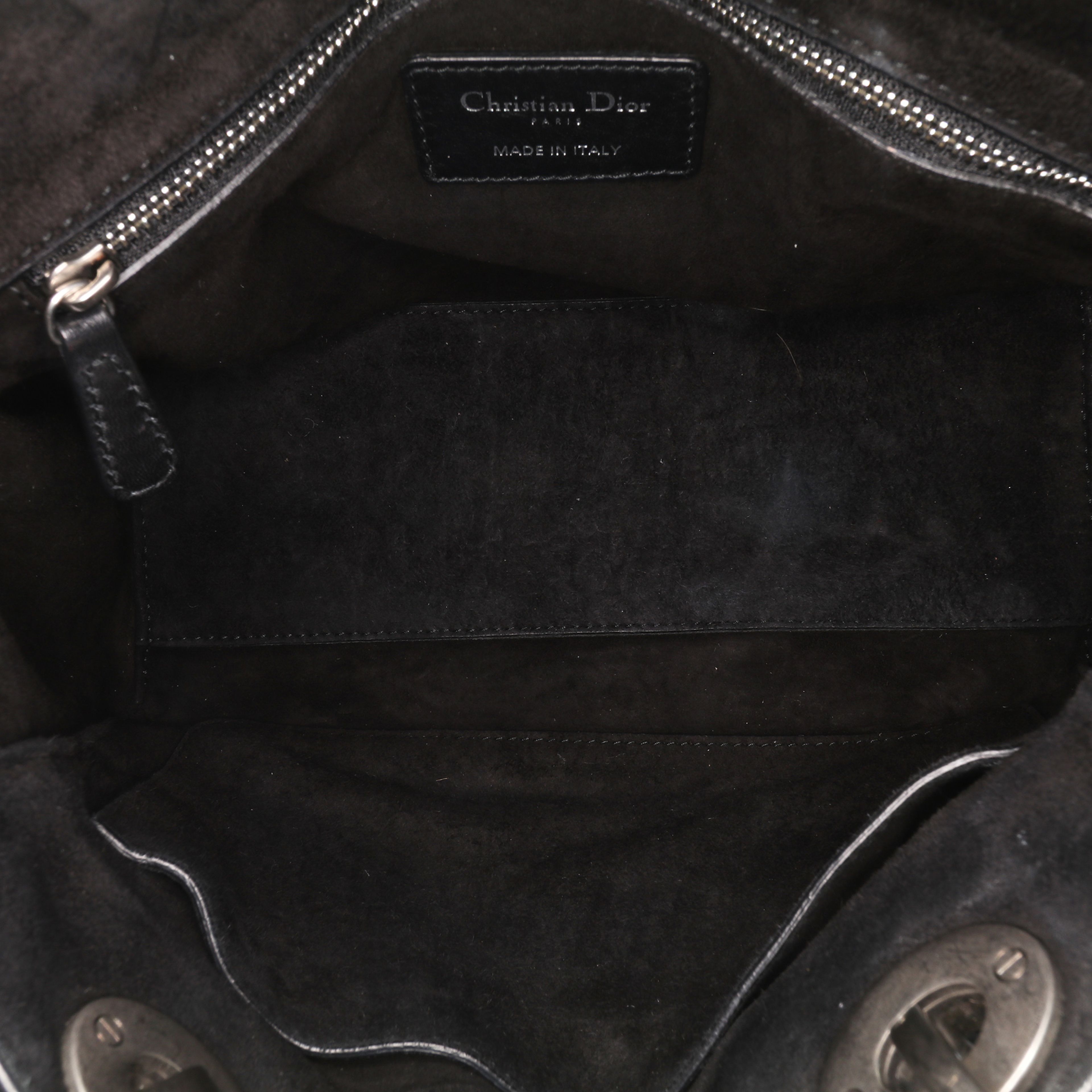 Dior Medium Calfskin Checkered Lady Dior, från Luxclusif, i färgen black. Klicka för att öppna bilden i stort format