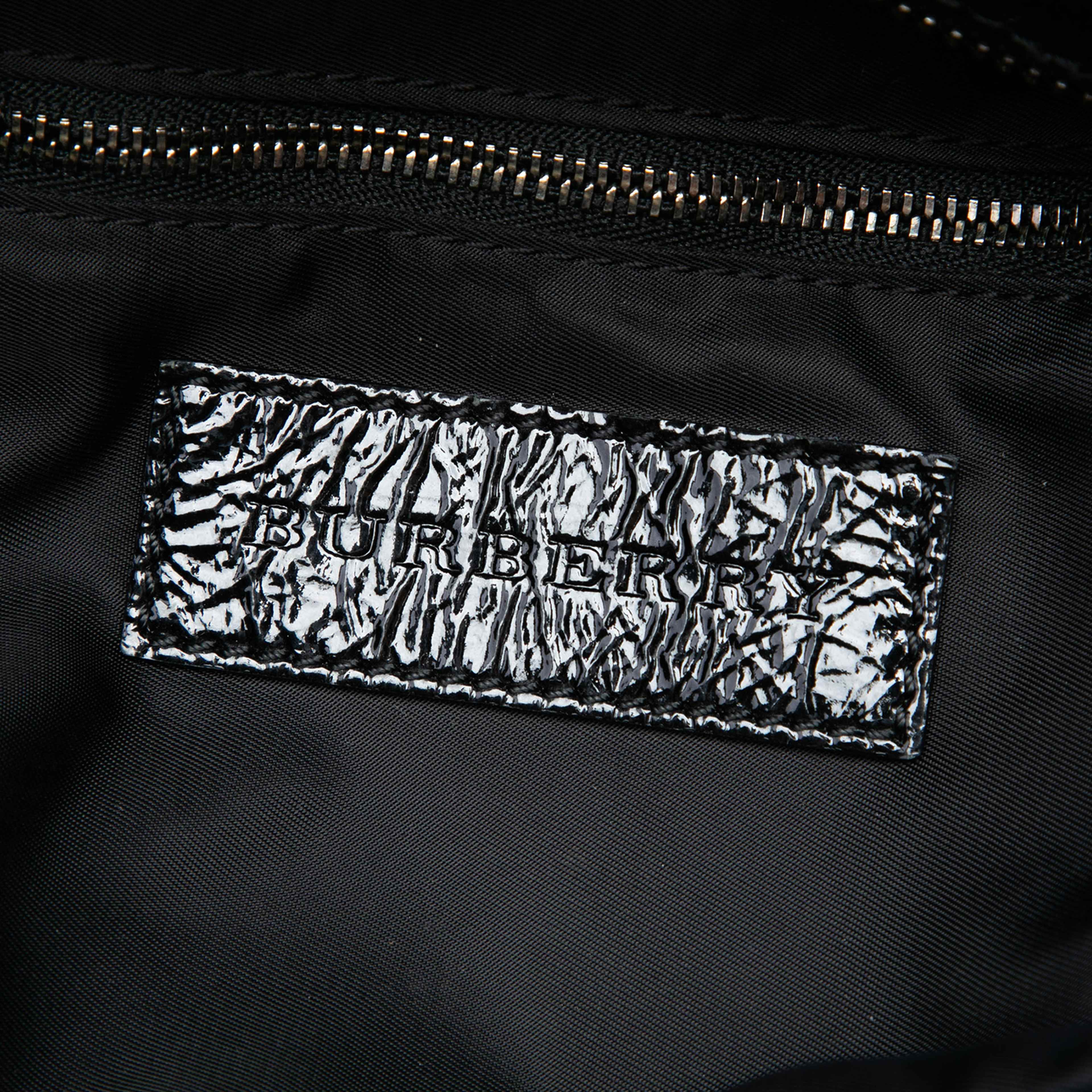 Burberry Beat Check Nylon Lowry Satchel, från Luxclusif, i färgen gray. Klicka för att öppna bilden i stort format