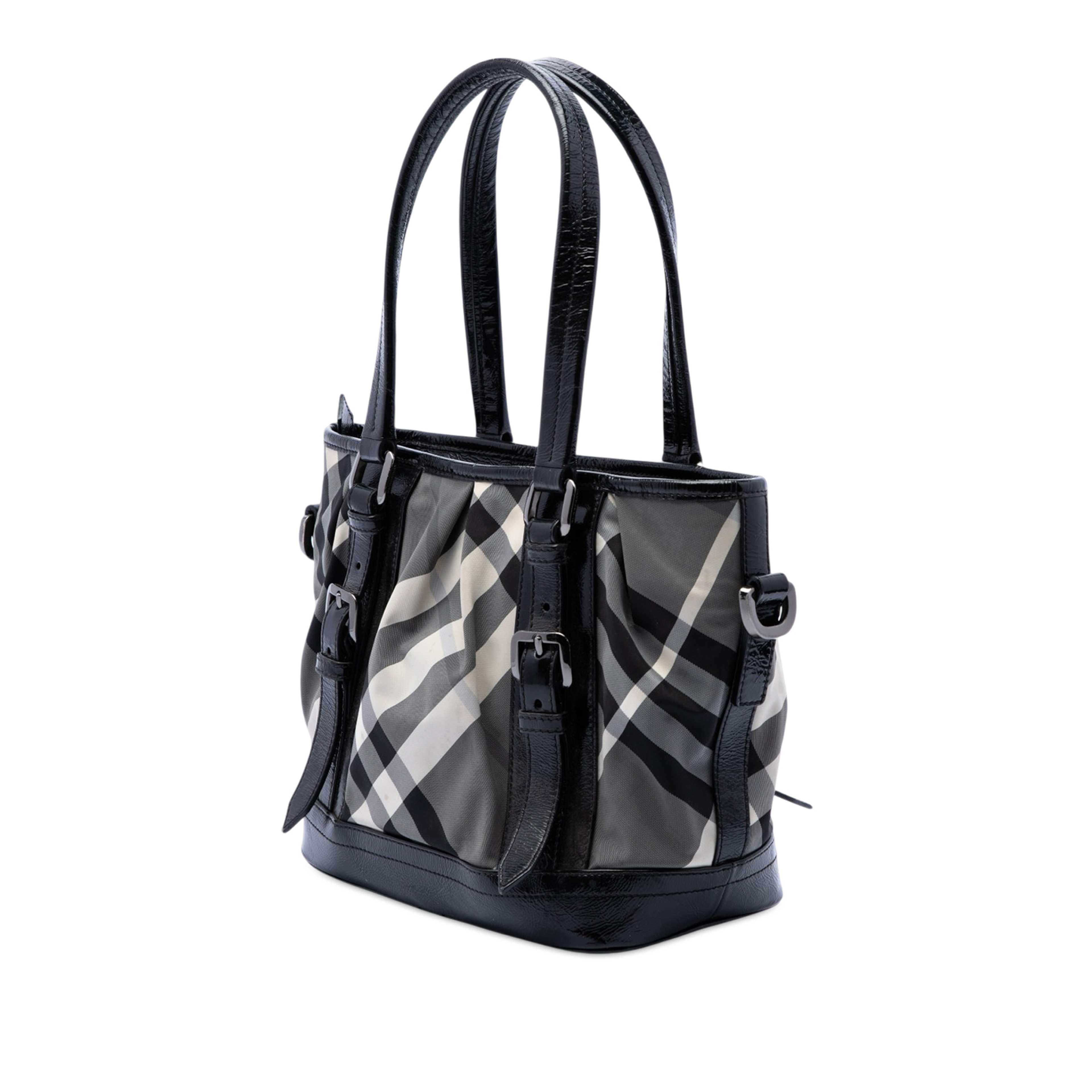 Burberry Beat Check Nylon Lowry Satchel, från Luxclusif, i färgen gray. Klicka för att öppna bilden i stort format