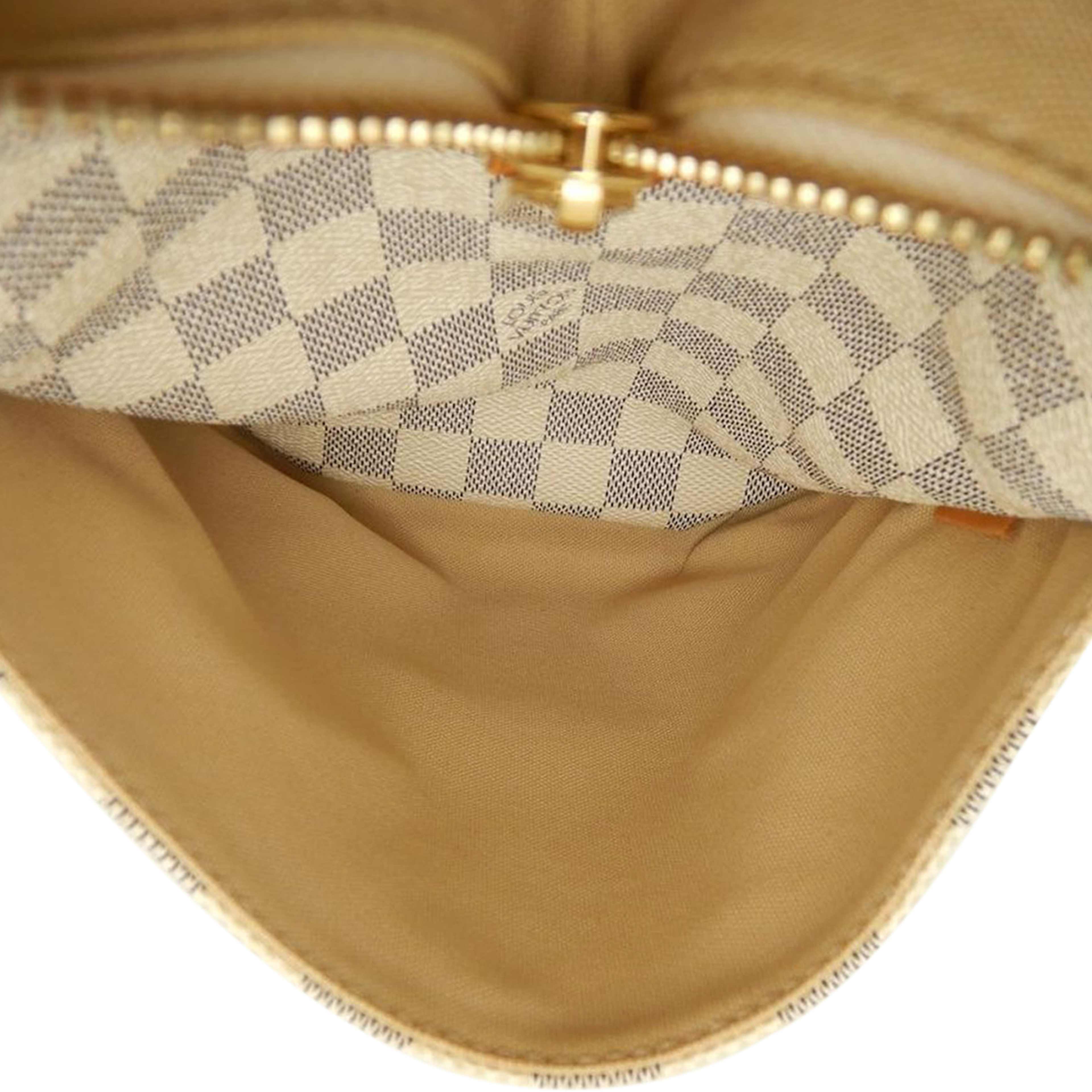 Louis Vuitton Damier Azur Totally Pm, från Luxclusif, i färgen white. Klicka för att öppna bilden i stort format