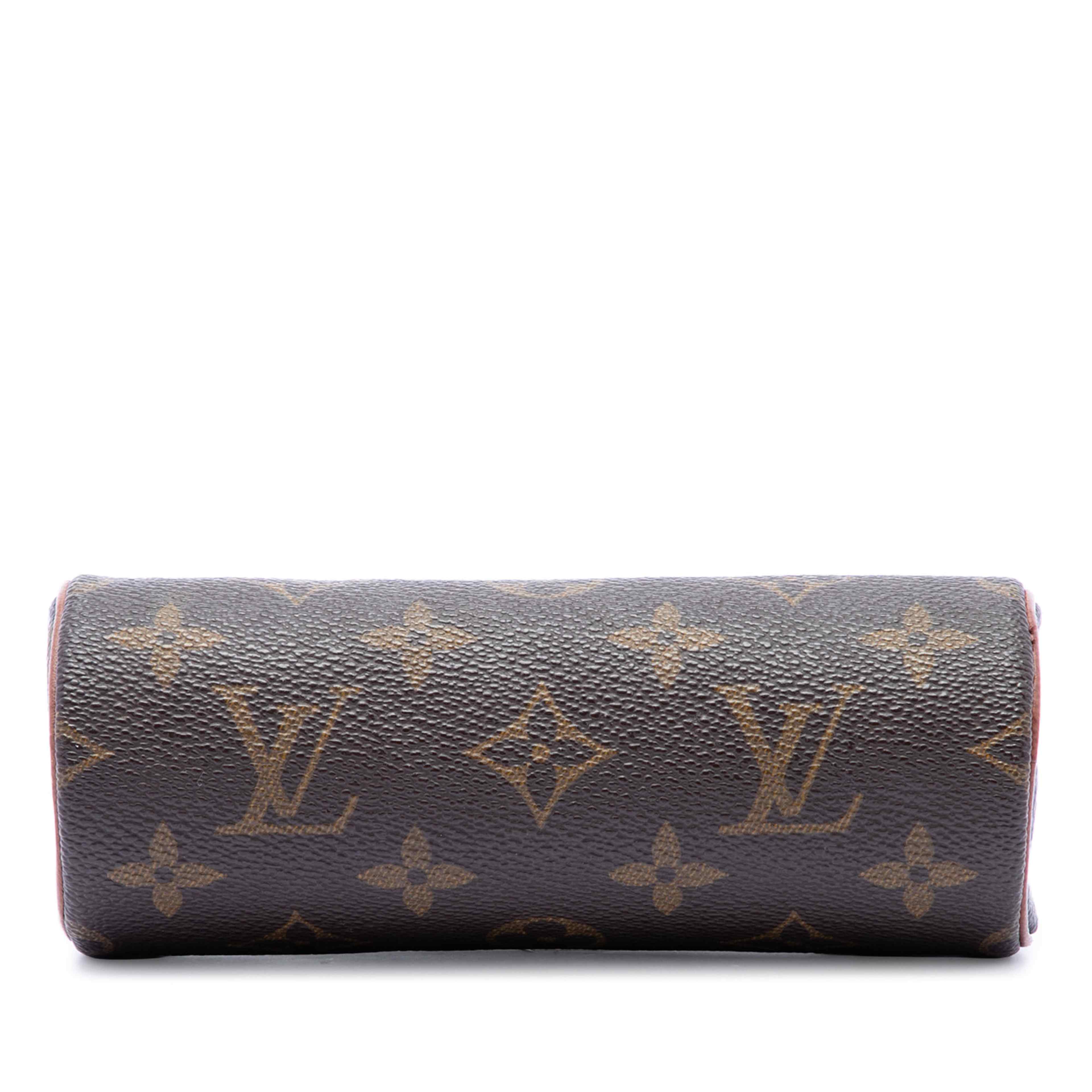 Louis Vuitton Monogram Papillon Pochette, från Luxclusif, i färgen brown. Klicka för att öppna bilden i stort format