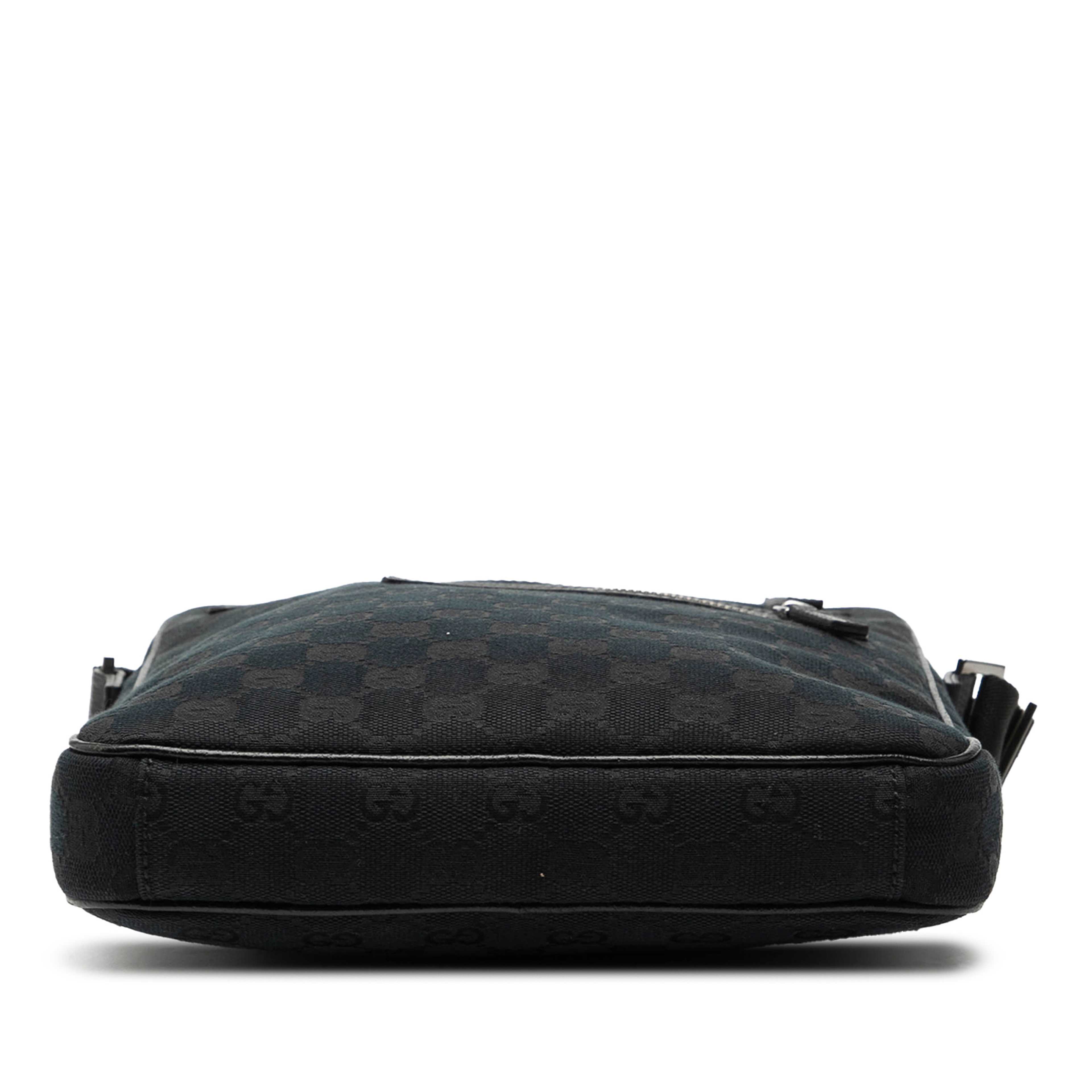 Gucci Gg Canvas Crossbody, från Luxclusif, i färgen svart. Klicka för att öppna bilden i stort format