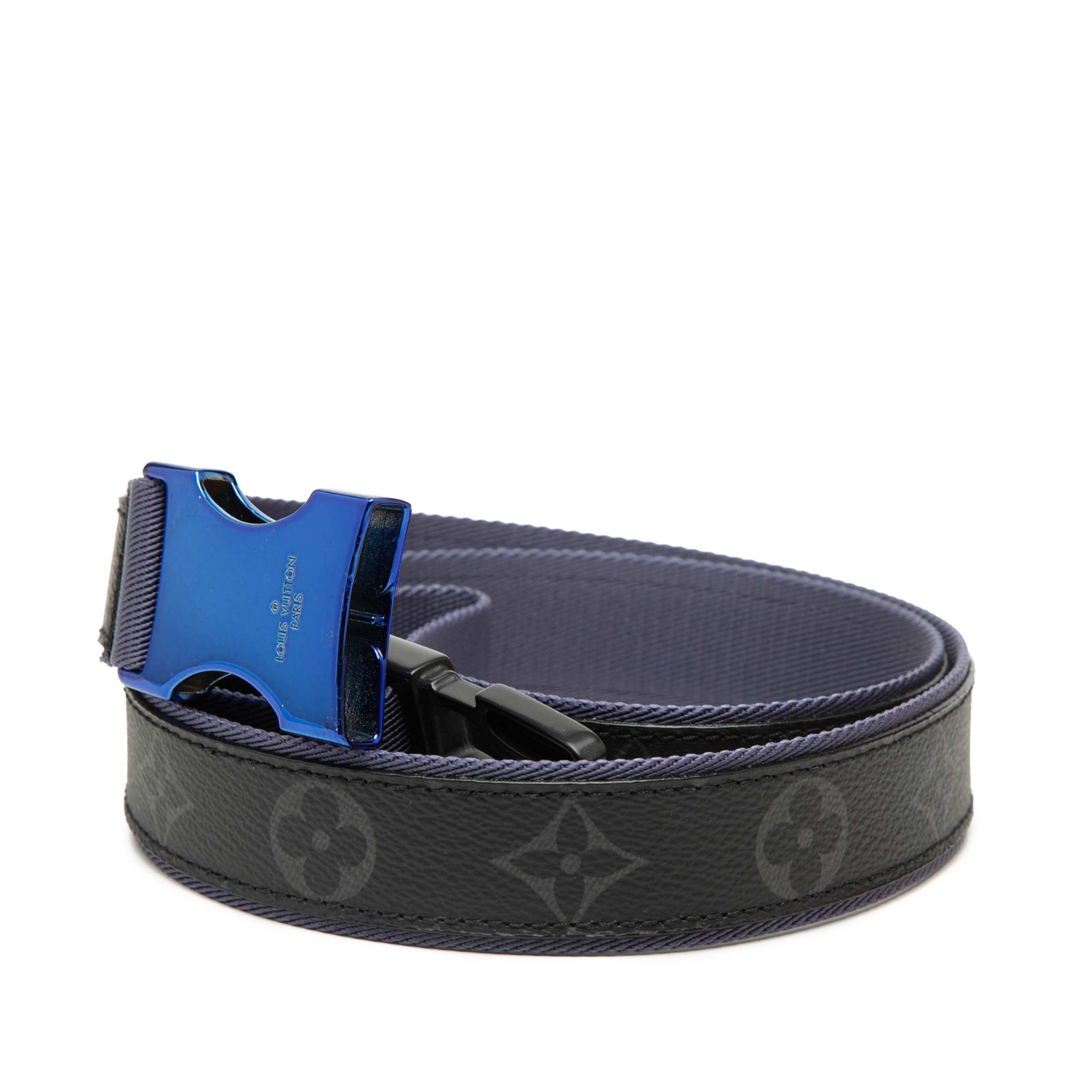 Louis Vuitton Monogram Eclipse Onthego Belt, från Luxclusif, i färgen black. Klicka för att öppna bilden i stort format