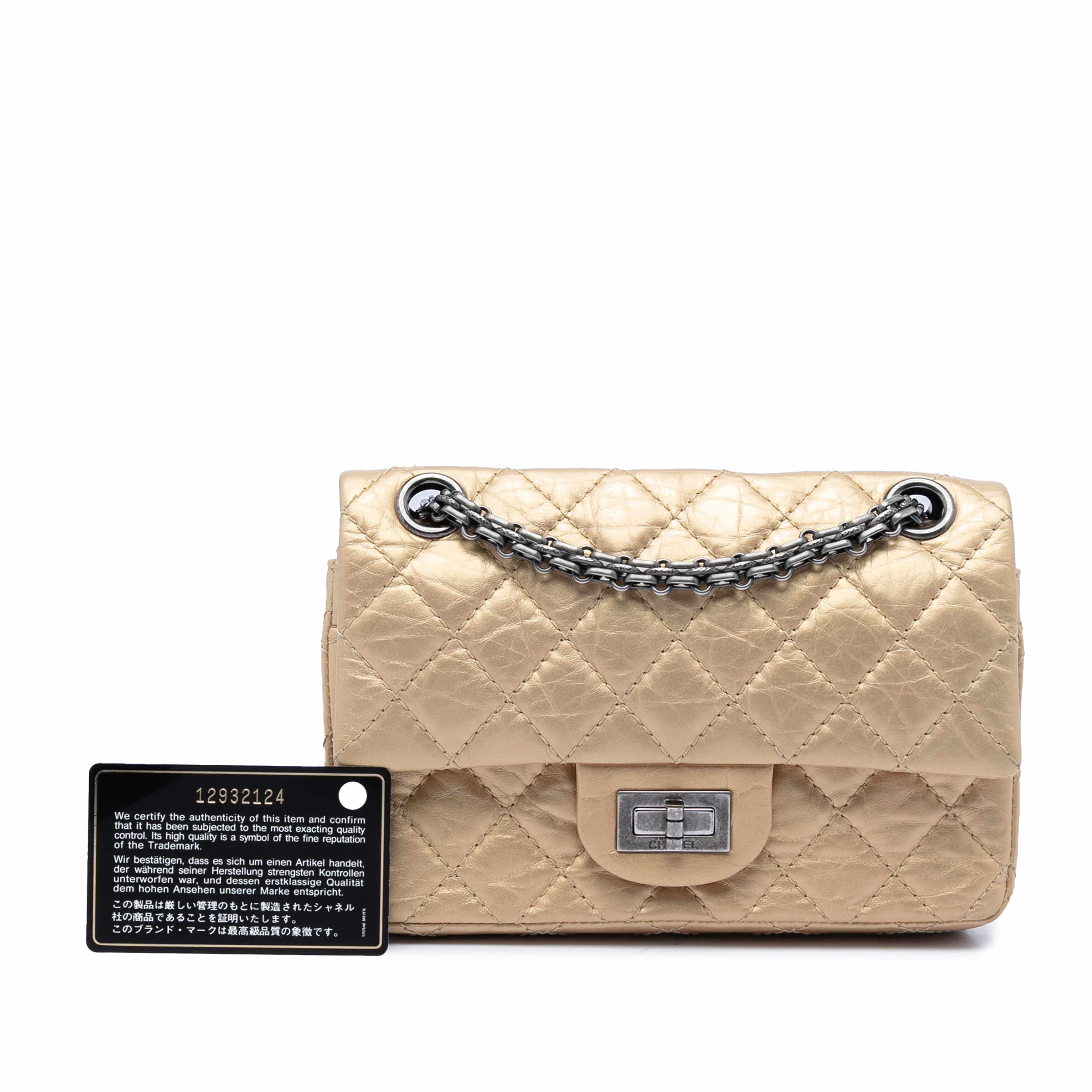 Chanel Quilted Aged Calfskin Reissue 2.55 Double Flap 224, från Luxclusif, i färgen guld. Klicka för att öppna bilden i stort format