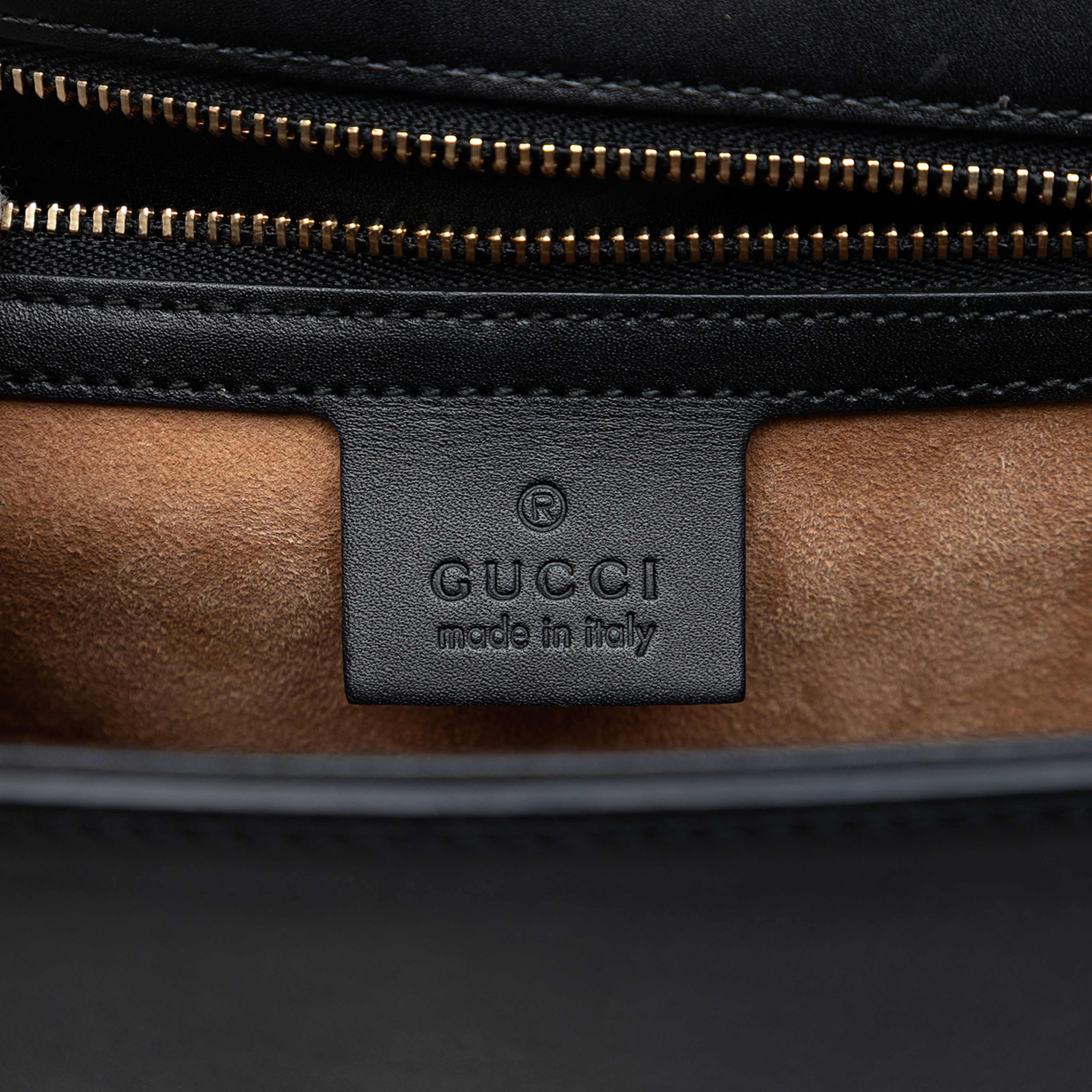 Gucci Small Leather Web Sylvie Satchel, från Luxclusif, i färgen black. Klicka för att öppna bilden i stort format