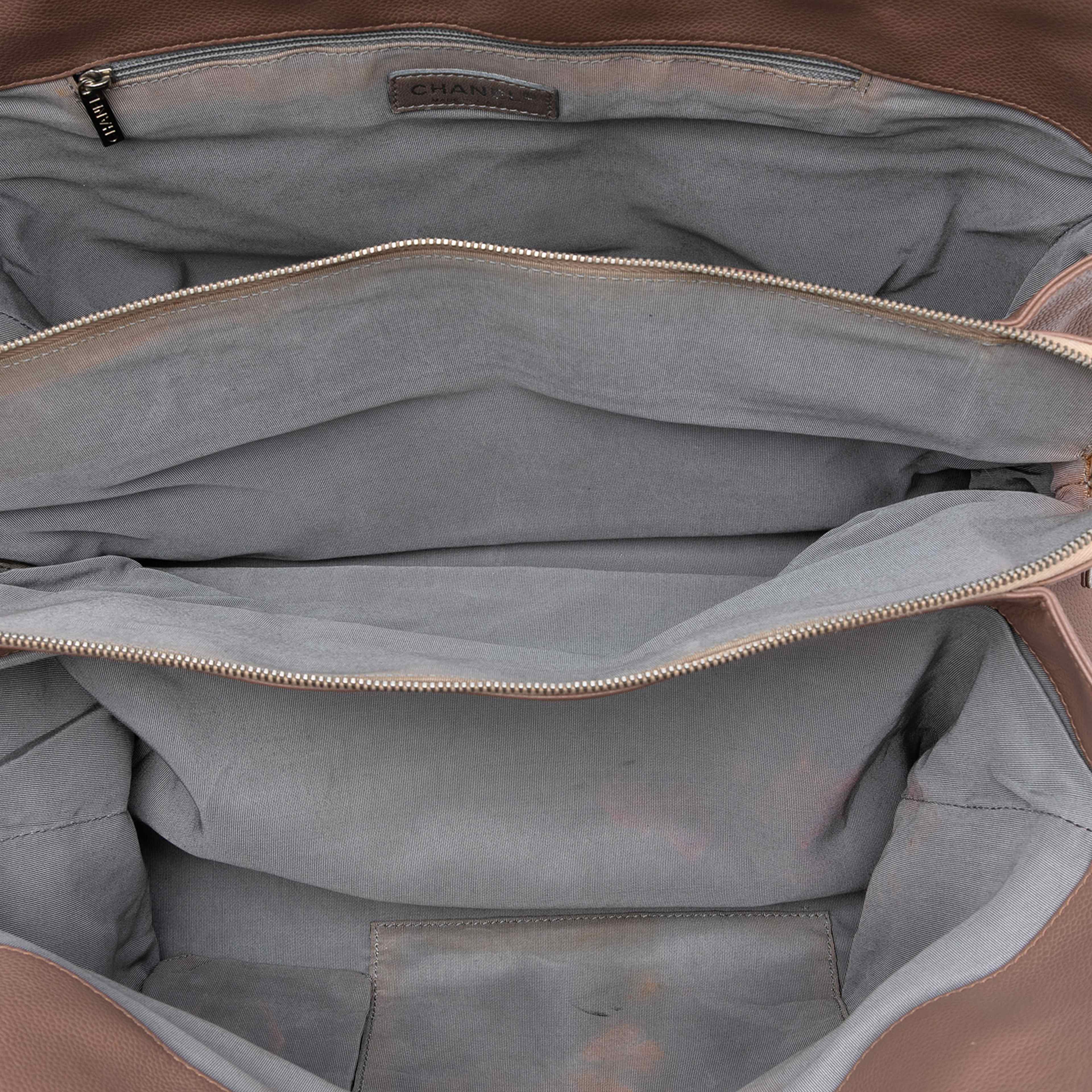 Chanel Cc Quilted Caviar Timeless Tote, från Luxclusif, i färgen nude. Klicka för att öppna bilden i stort format