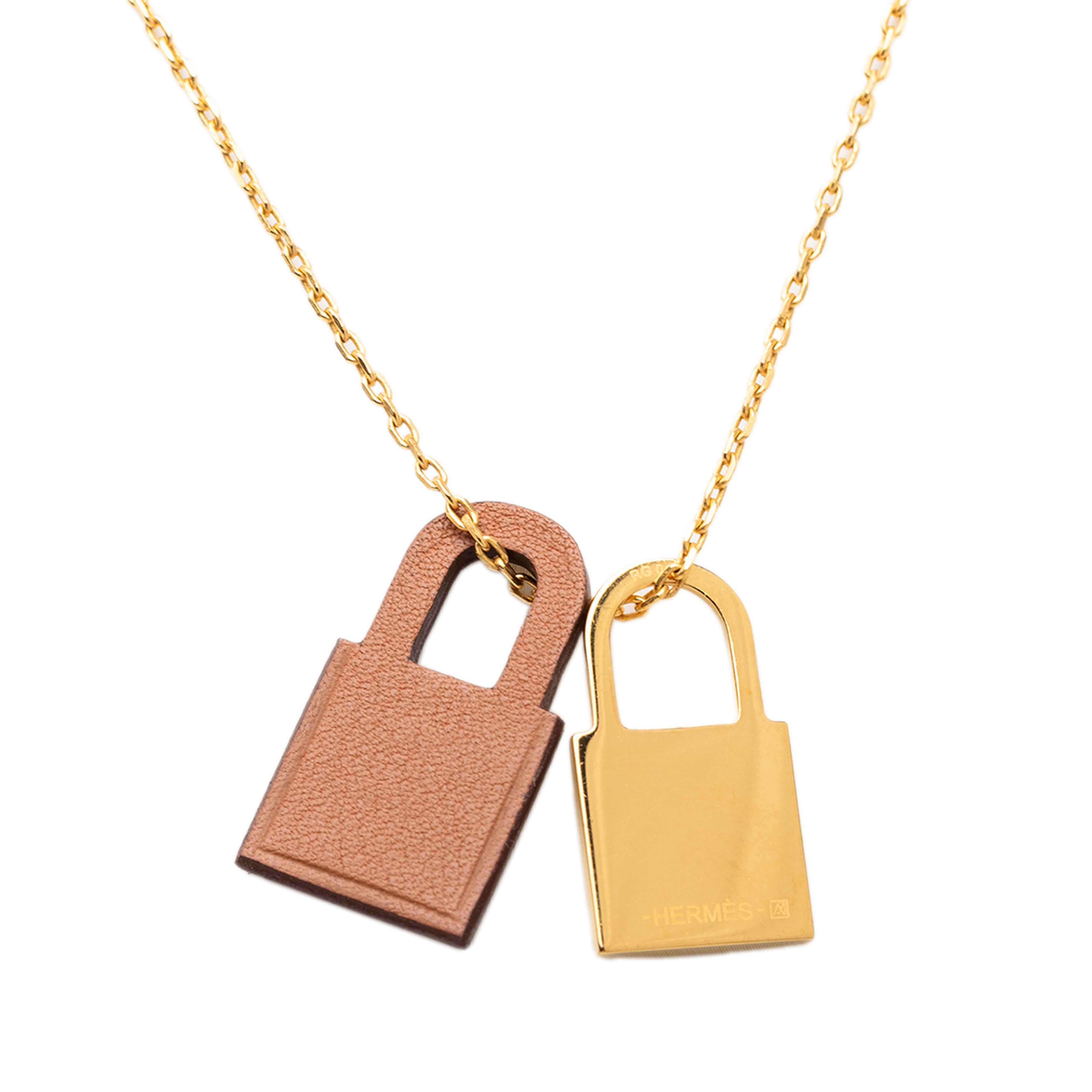 Hermès Gold Plated And Swift O Kelly Pendant Necklace, från Luxclusif, i färgen guld. Klicka för att öppna bilden i stort format