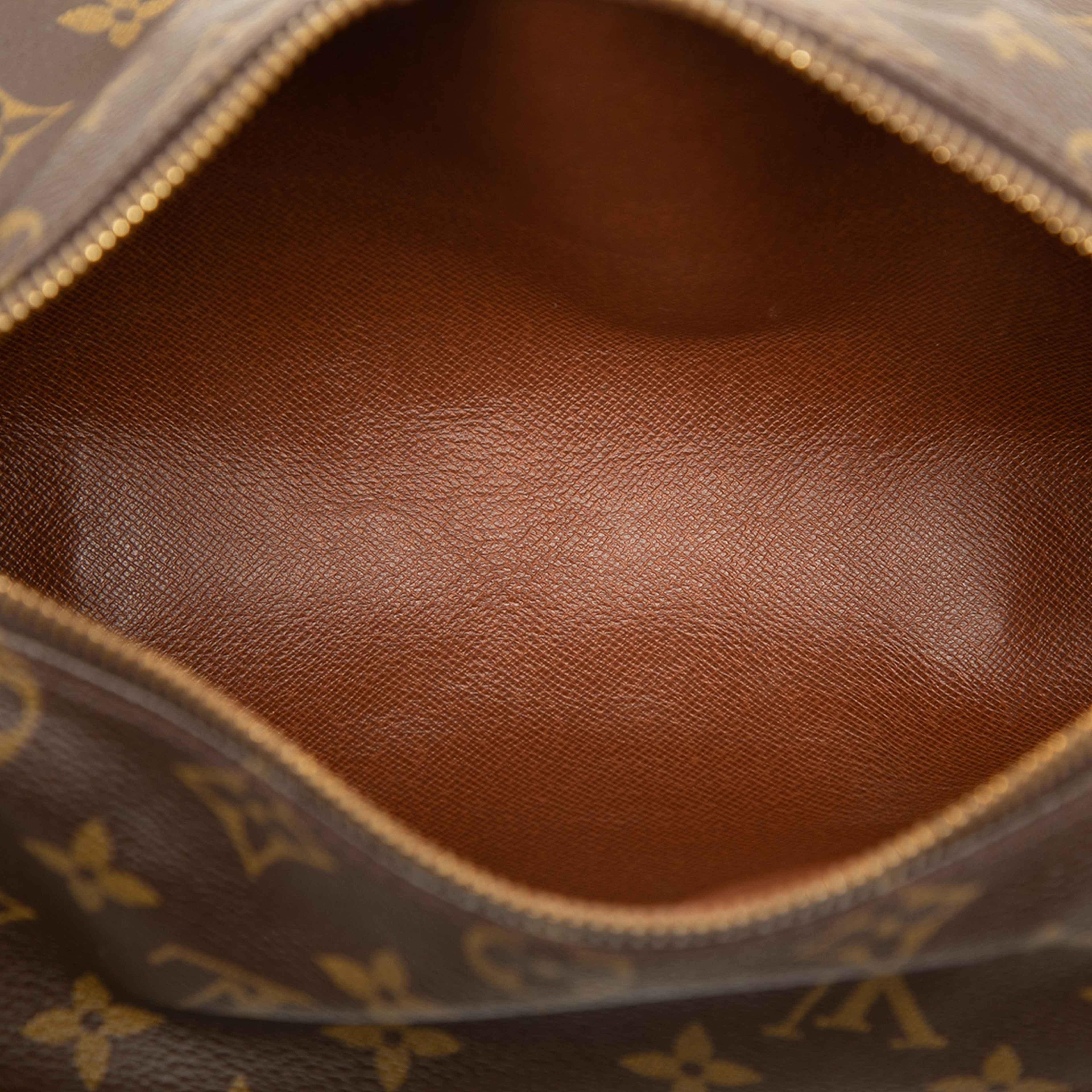 Louis Vuitton Monogram Papillon 26, från Luxclusif, i färgen brun. Klicka för att öppna bilden i stort format