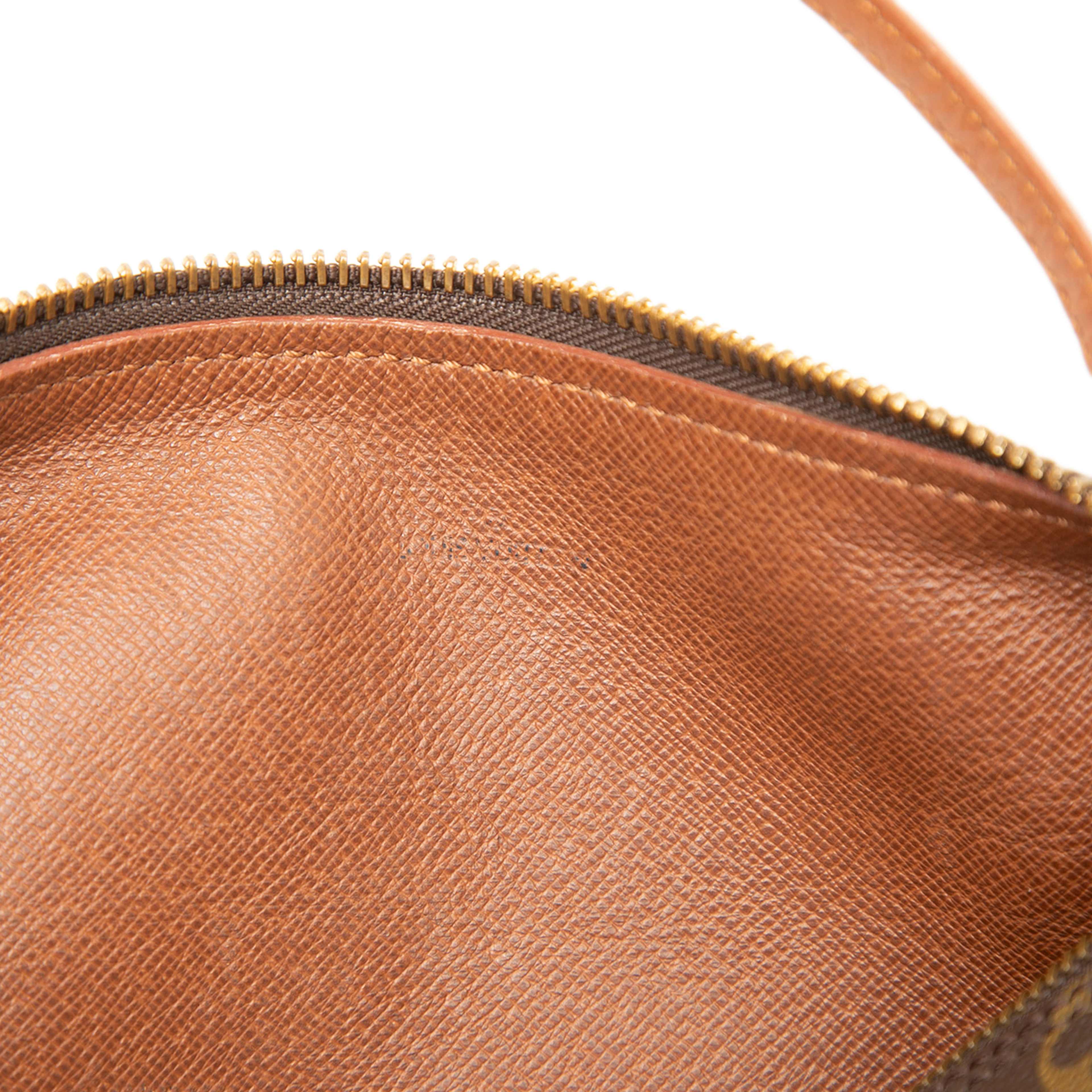 Louis Vuitton Monogram Papillon 26, från Luxclusif, i färgen brun. Klicka för att öppna bilden i stort format