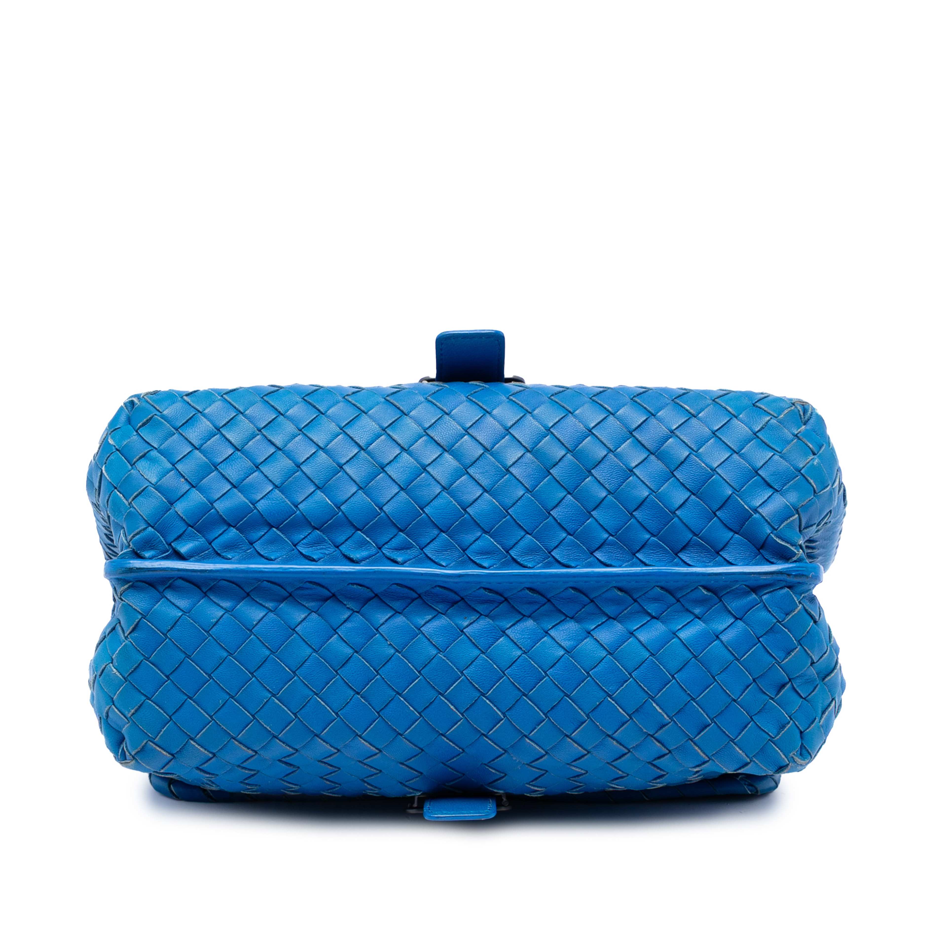 Bottega Veneta Nappa Intrecciato Double Sided Flap Shoulder Bag, från Luxclusif, i färgen blue. Klicka för att öppna bilden i stort format