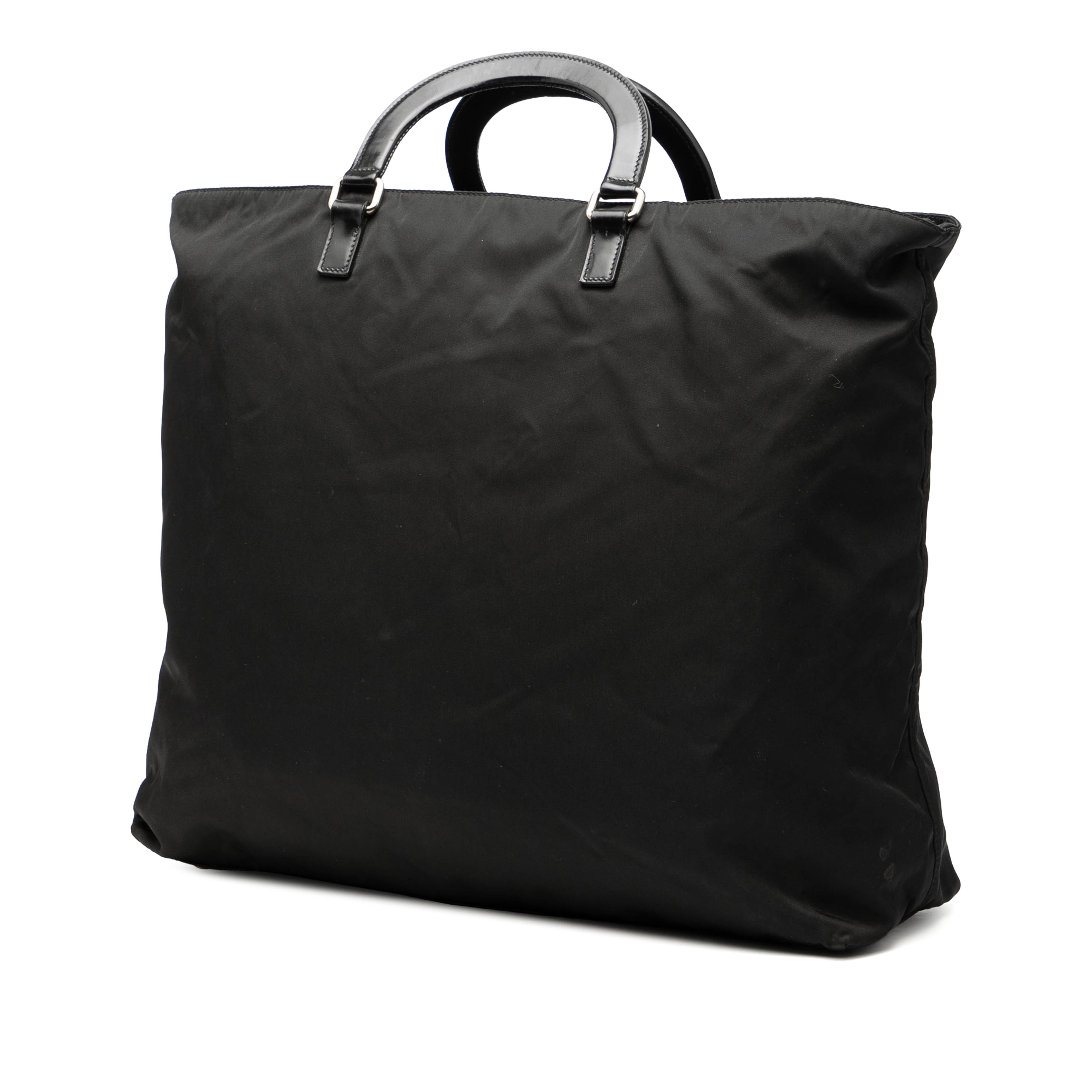 Prada Tessuto Canapa Logo Satchel, från Luxclusif, i färgen black. Klicka för att öppna bilden i stort format