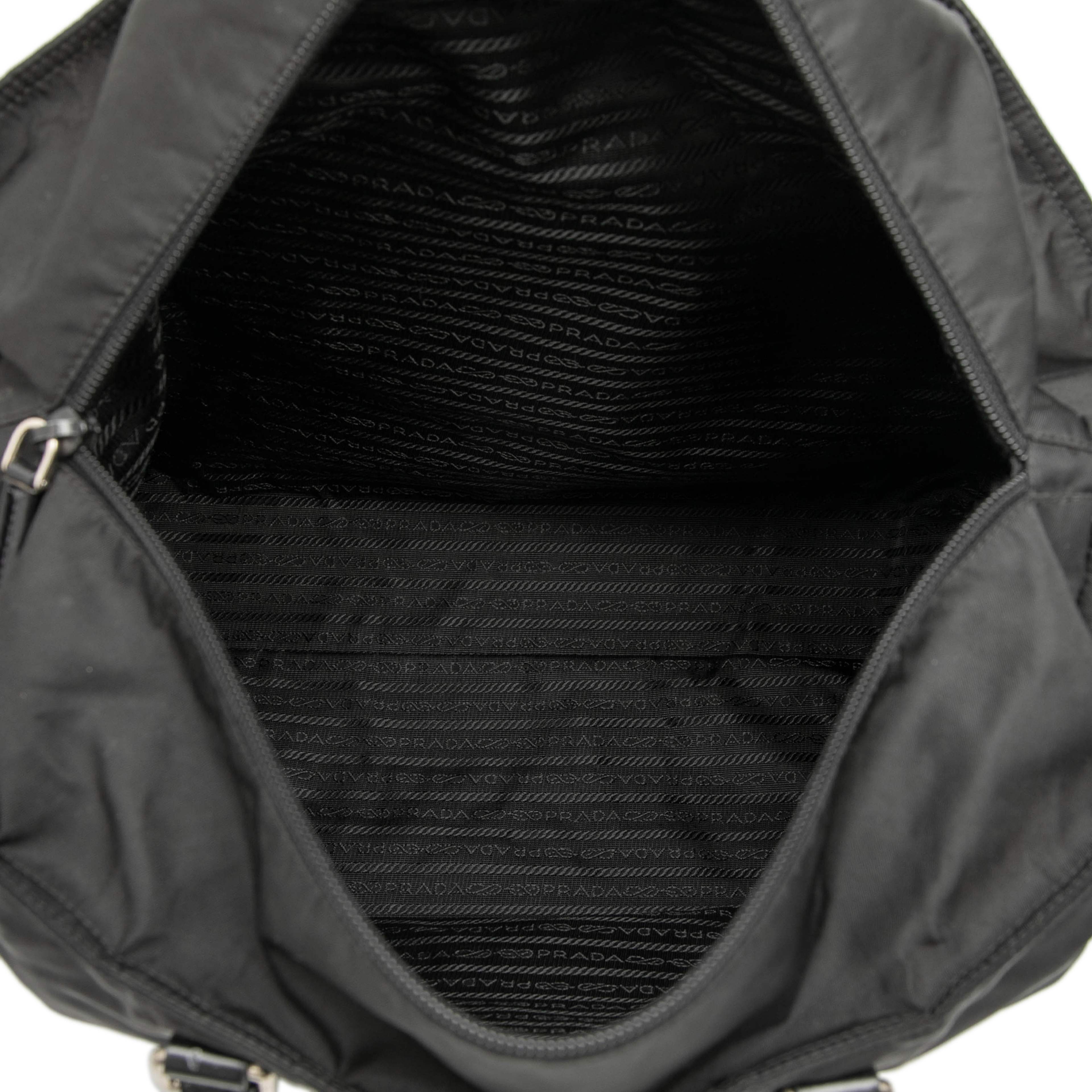 Prada Tessuto Canapa Logo Satchel, från Luxclusif, i färgen black. Klicka för att öppna bilden i stort format