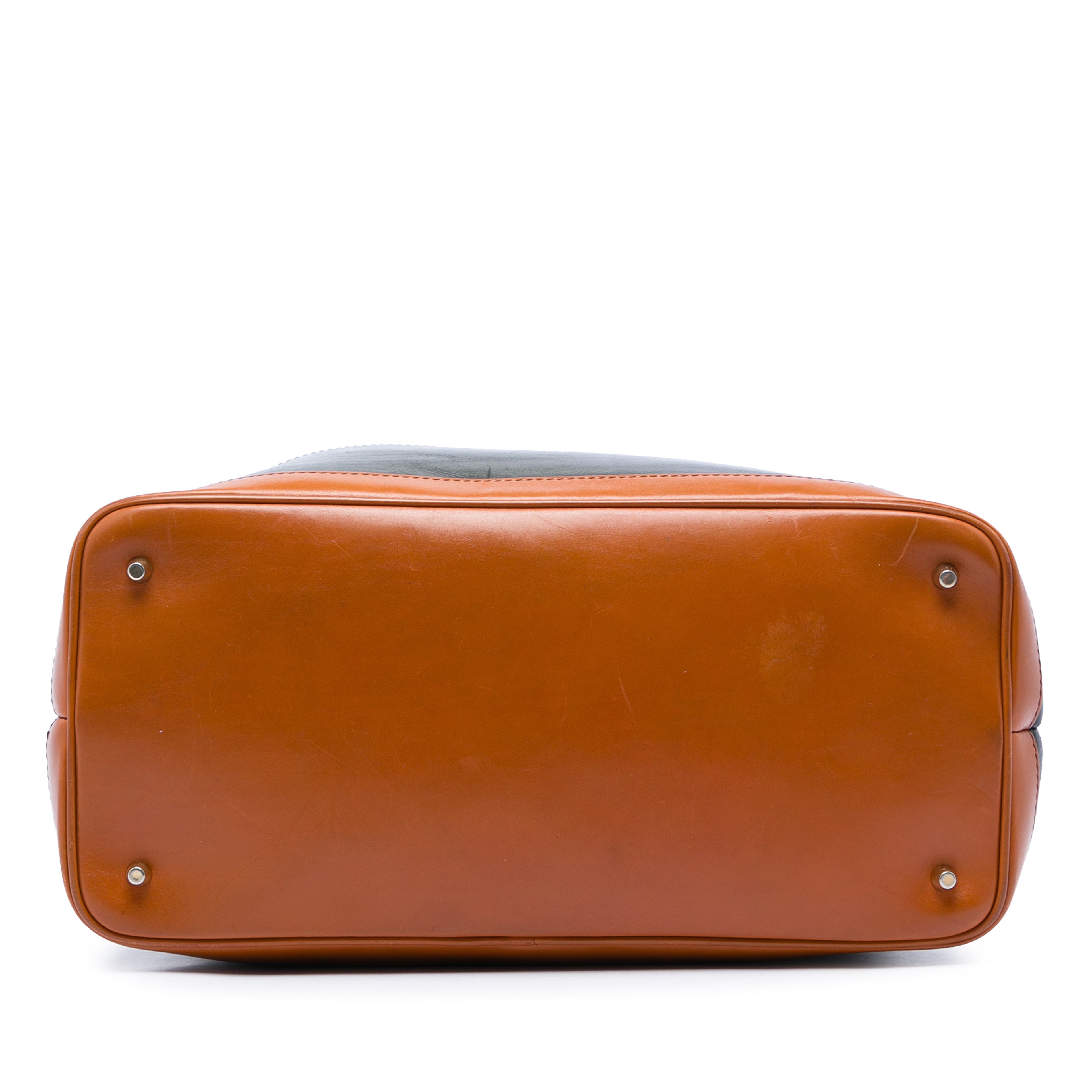Burberry Leather And House Check Canvas Bridle Abbott Crossbody, från Luxclusif, i färgen orange. Klicka för att öppna bilden i stort format