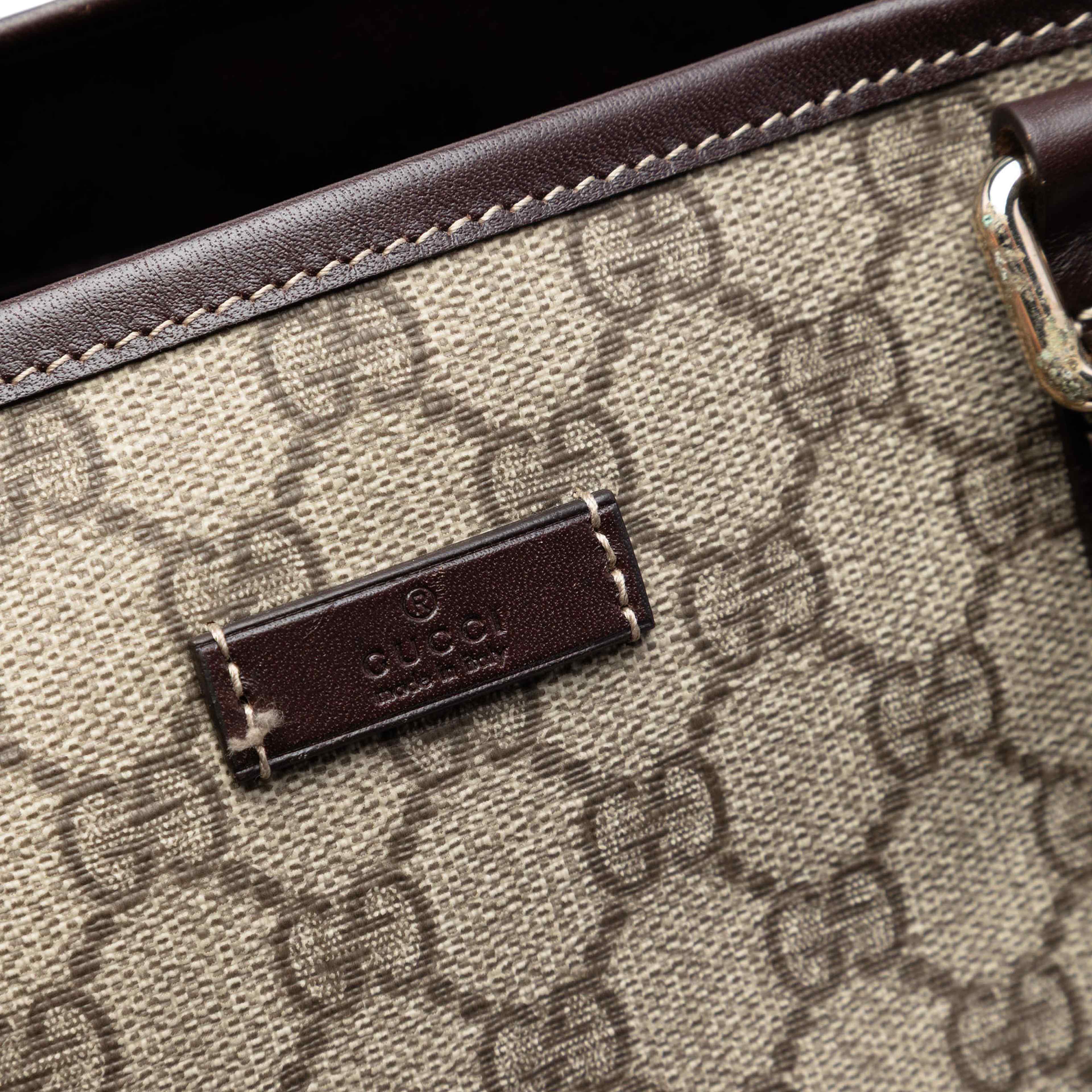 Gucci Gg Supreme Joy Vertical Tote, från Luxclusif, i färgen beige. Klicka för att öppna bilden i stort format