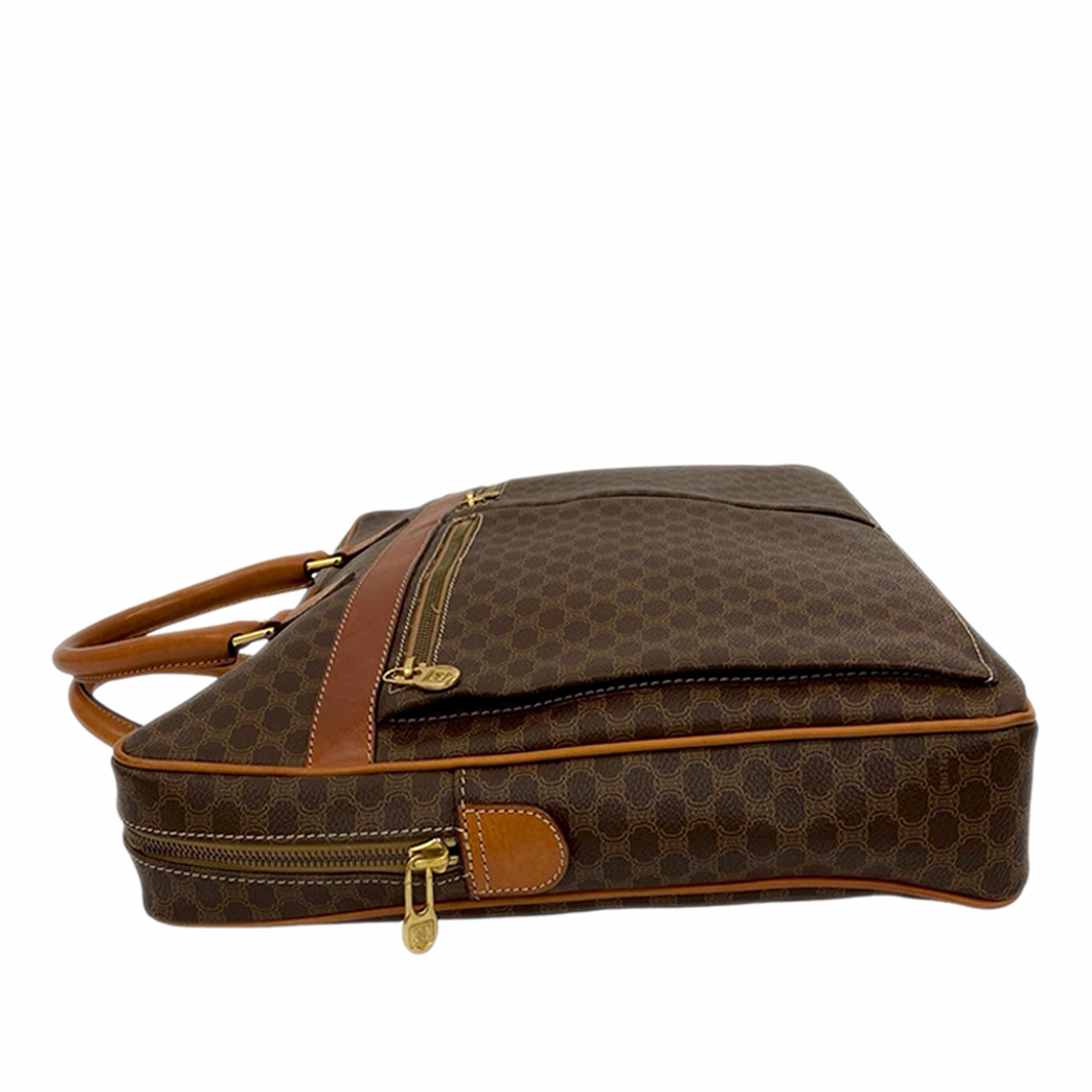 Celine Macadam Coated Canvas Business Bag, från Luxclusif, i färgen brown. Klicka för att öppna bilden i stort format