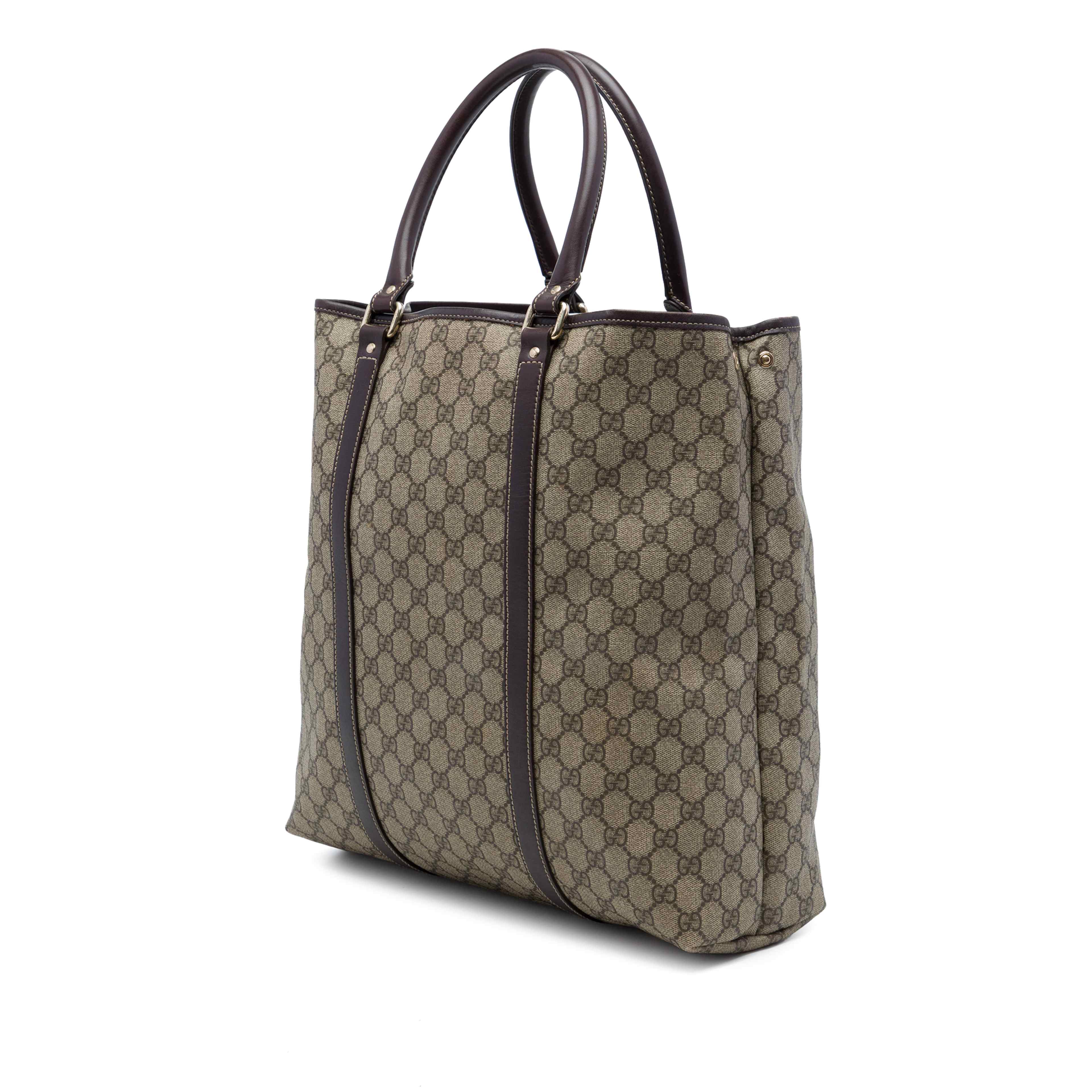 Gucci Gg Supreme Joy Vertical Tote, från Luxclusif, i färgen beige. Klicka för att öppna bilden i stort format