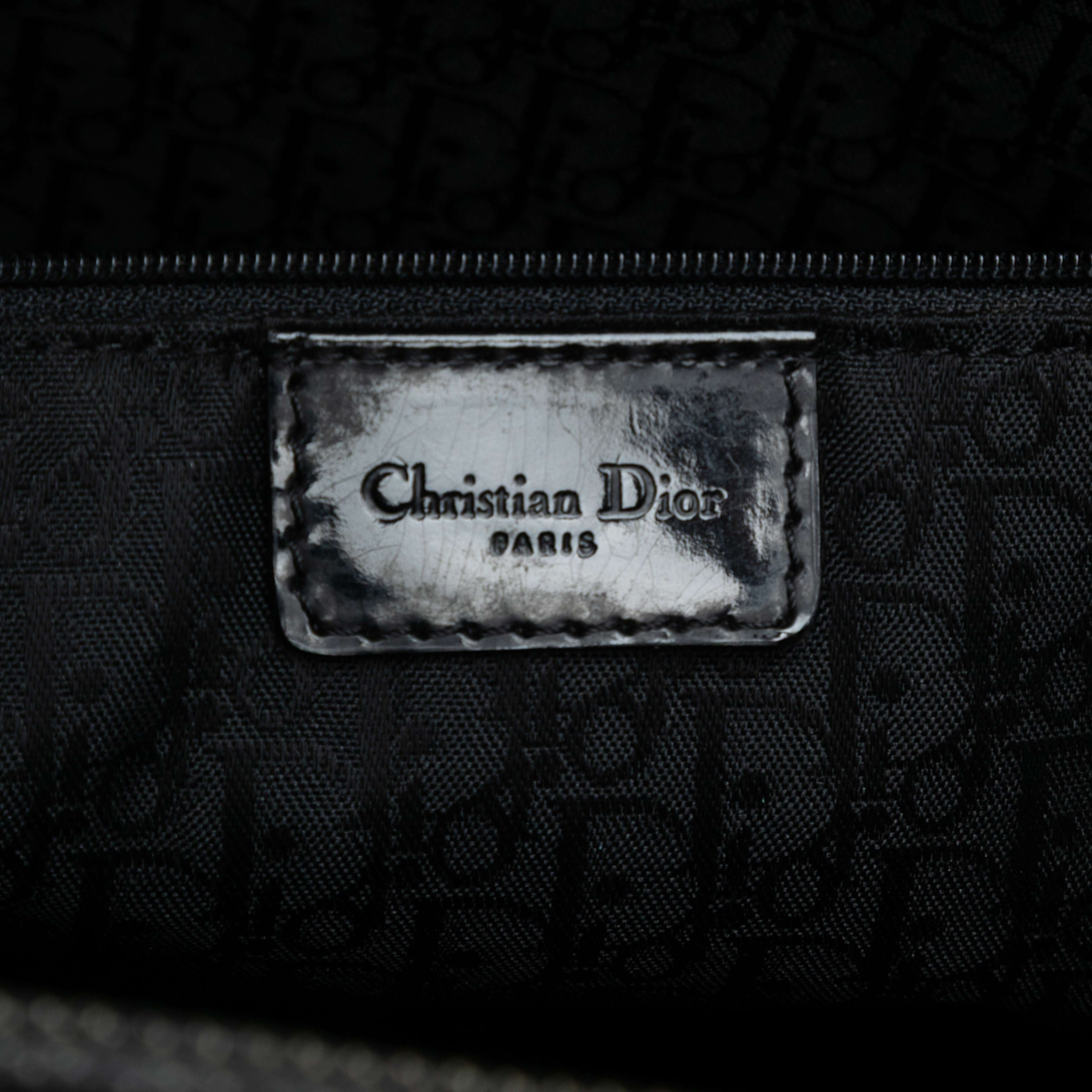 Dior Extra Large Denim Cannage Acrylic Lady Dior, från Luxclusif, i färgen black. Klicka för att öppna bilden i stort format