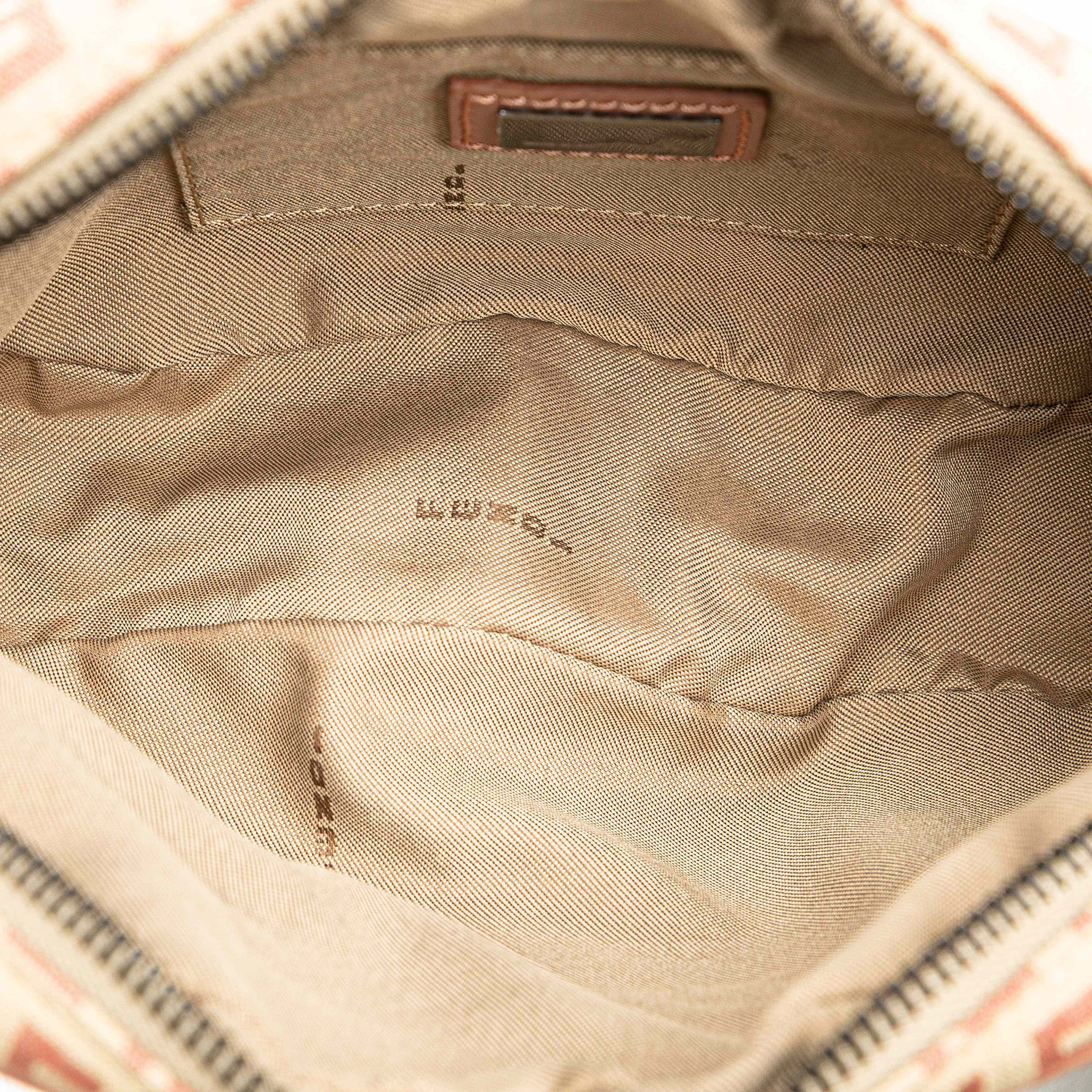 Fendi Zucchino Canvas Crossbody, från Luxclusif, i färgen beige. Klicka för att öppna bilden i stort format