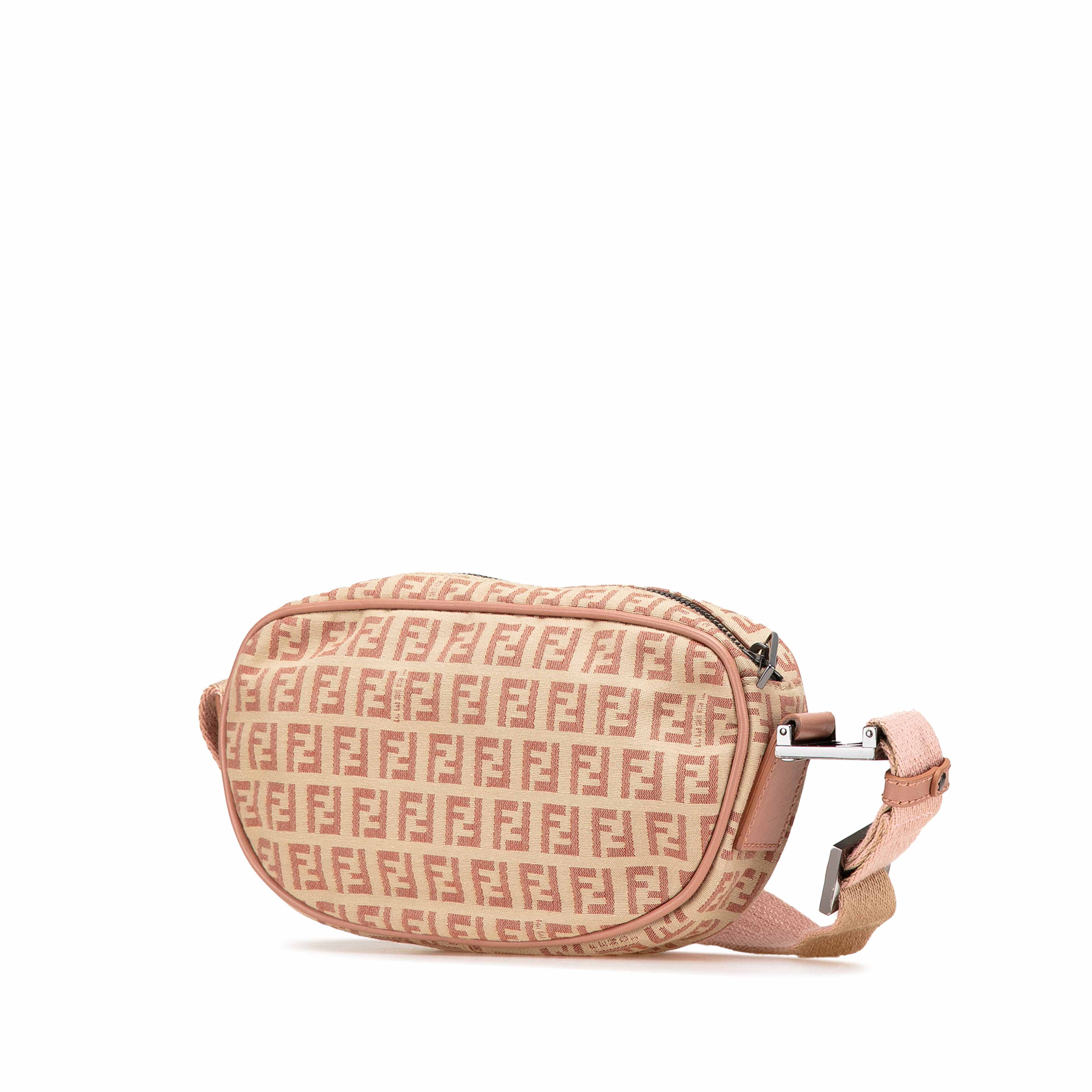 Fendi Zucchino Canvas Crossbody, från Luxclusif, i färgen beige. Klicka för att öppna bilden i stort format