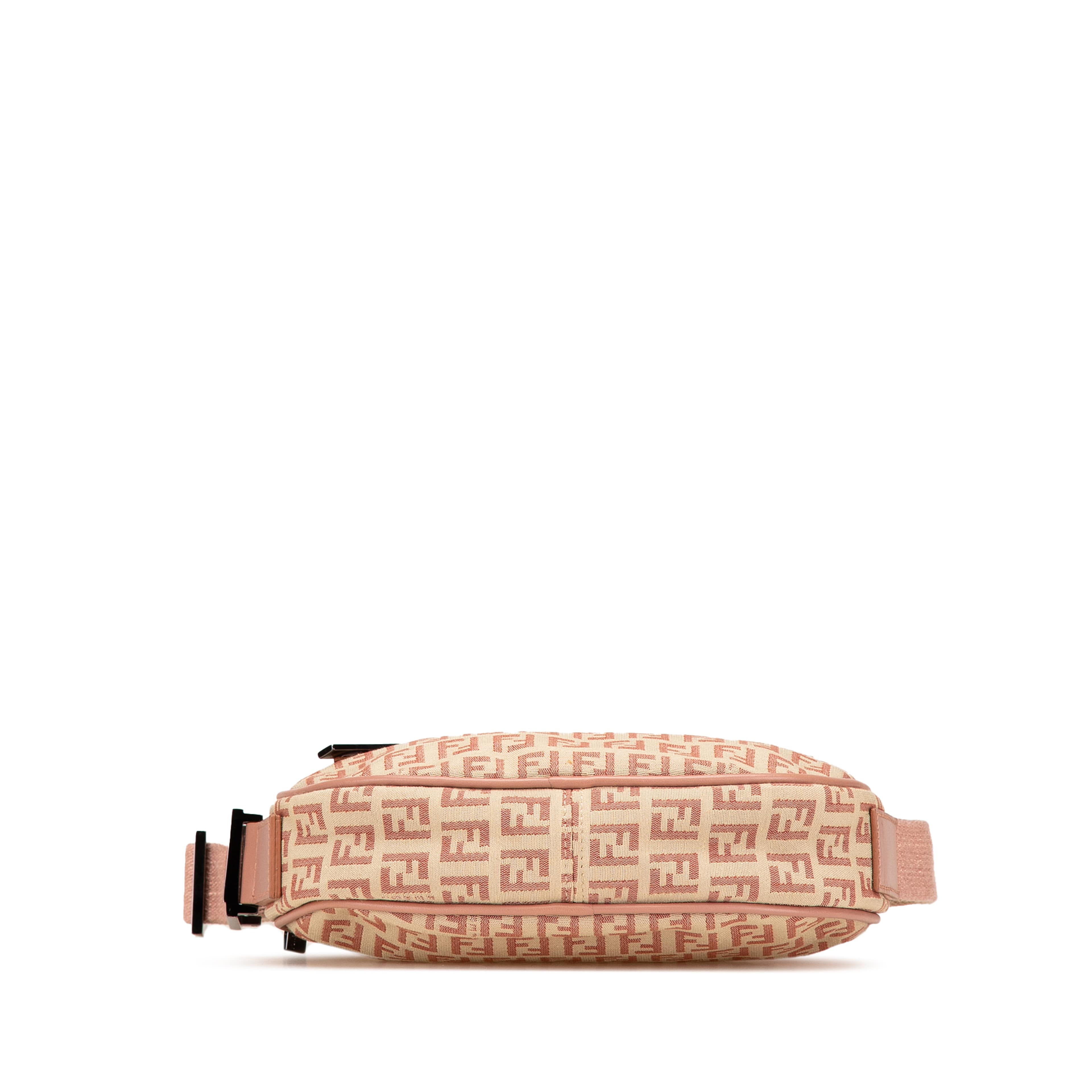 Fendi Zucchino Canvas Crossbody, från Luxclusif, i färgen beige. Klicka för att öppna bilden i stort format