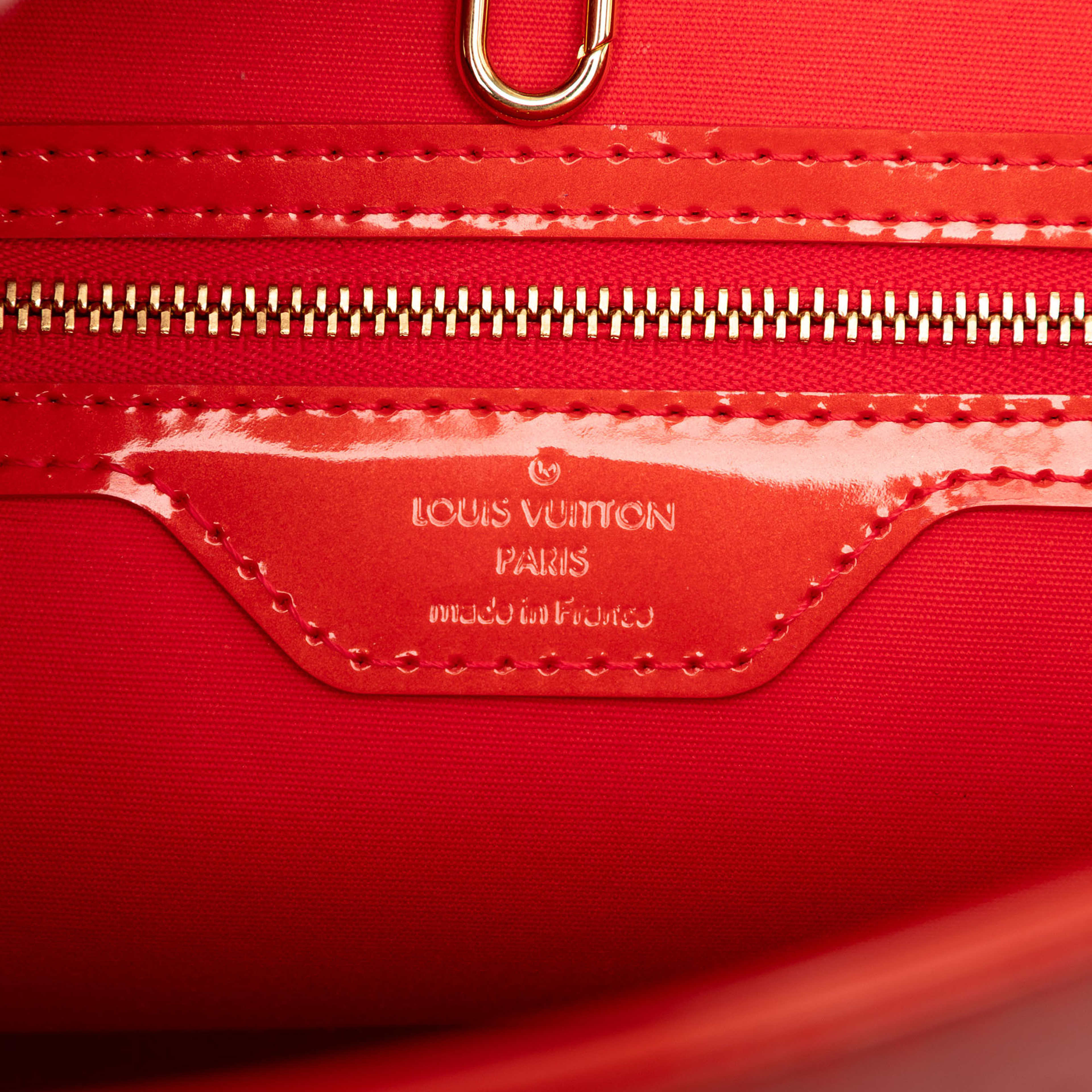 Louis Vuitton Monogram Vernis Avalon Mm, från Luxclusif, i färgen red. Klicka för att öppna bilden i stort format