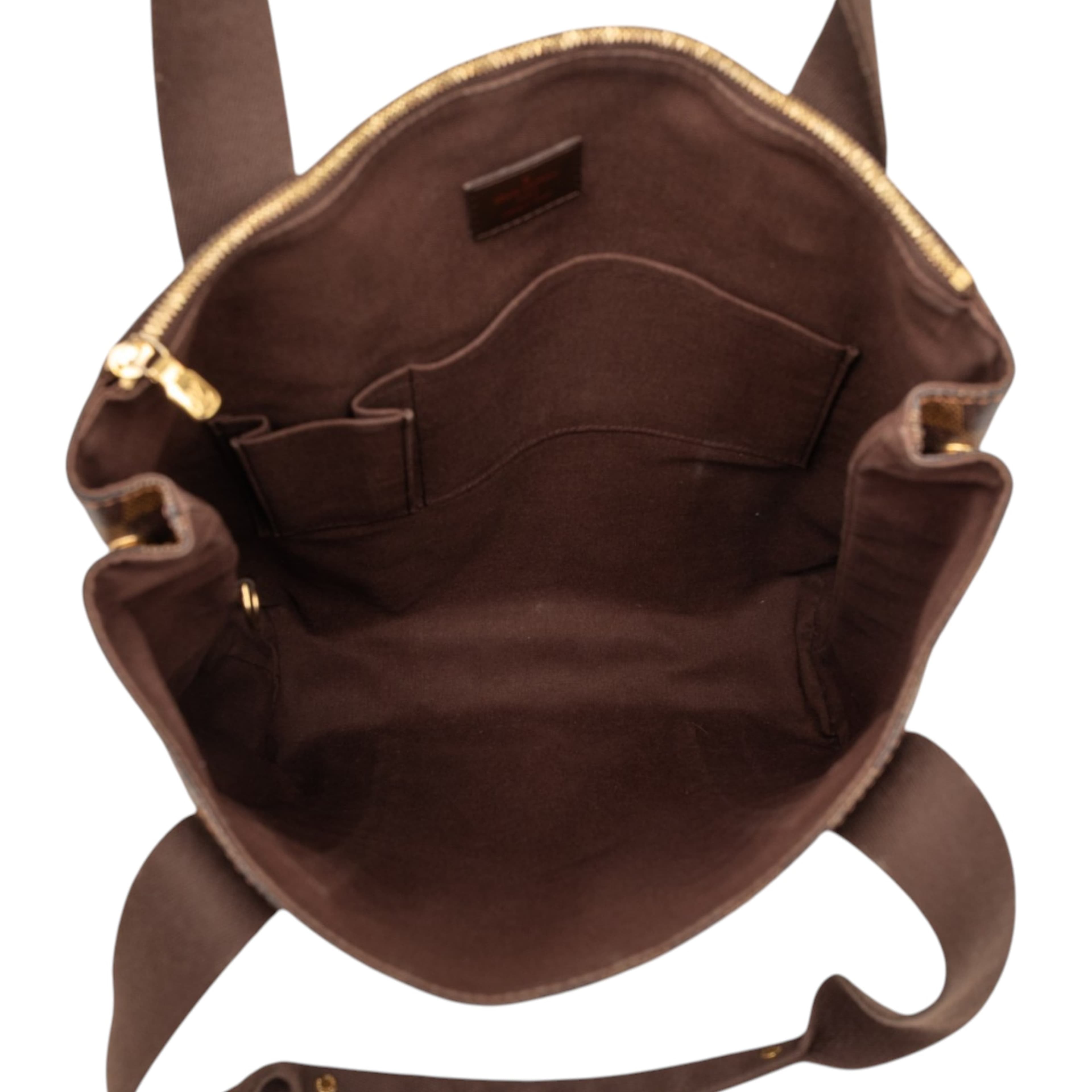 Louis Vuitton Damier Ebene Cabas Beaubourg, från Luxclusif, i färgen brown. Klicka för att öppna bilden i stort format
